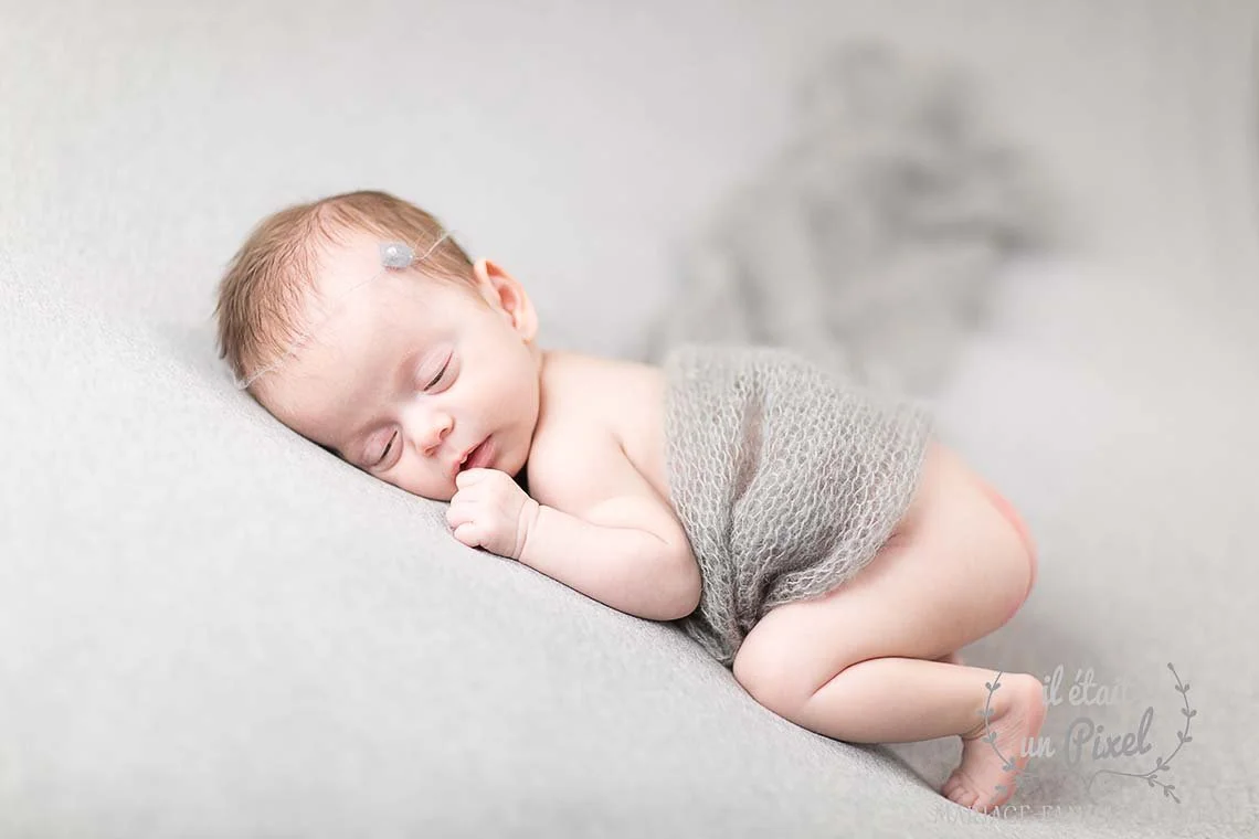 iletaitunpixel-jeremie-sangare-seance-photo-naissance-studio-shooting-bebe-nouveau-ne-newborn-posing-vendee-sables-d-olonne-anctmadn_43-1140px.jpg