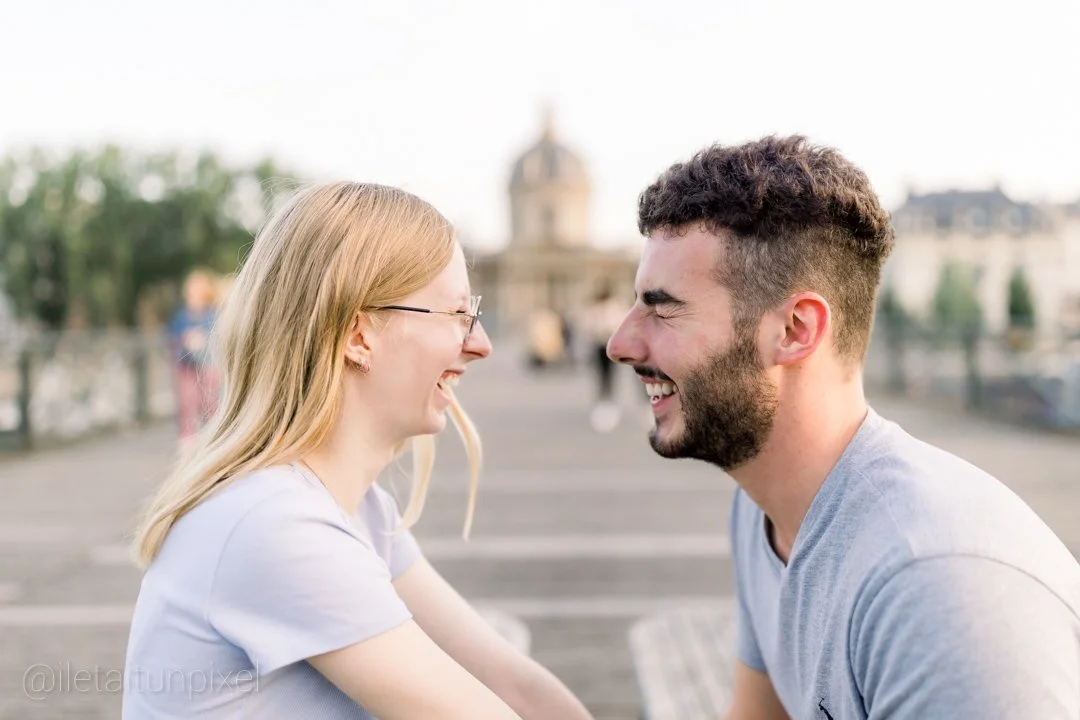 iletaitunpixel-jeremie-sangare-seance-engagement-couple-paris-pont-des-arts-lrthsa_01-1080px.jpg
