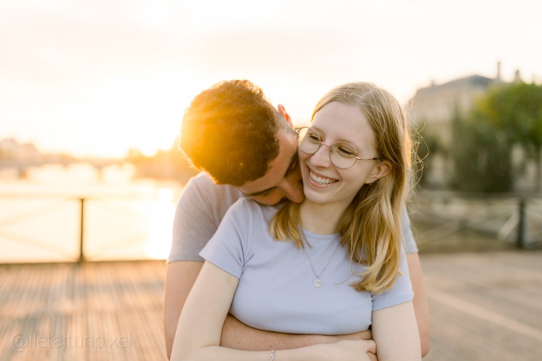 iletaitunpixel-jeremie-sangare-seance-engagement-couple-paris-pont-des-arts-lrthsa_11-1080px.jpg