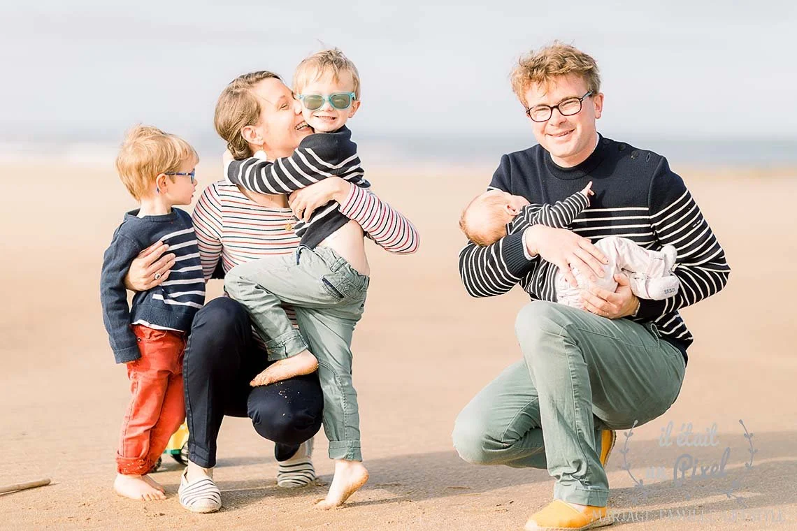 iletaitunpixel-jeremie-sangare-seance-photo-famille-lifestyle-shooting-tribu-enfants-plage-vendee-les-sables-d-olonne-carqtnle_075-1140px.jpg