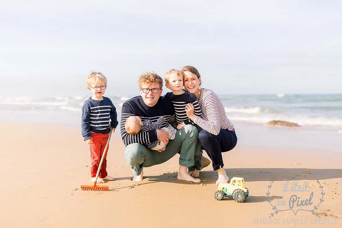 iletaitunpixel-jeremie-sangare-seance-photo-famille-lifestyle-shooting-tribu-enfants-plage-vendee-les-sables-d-olonne-carqtnle_097-1140px.jpg