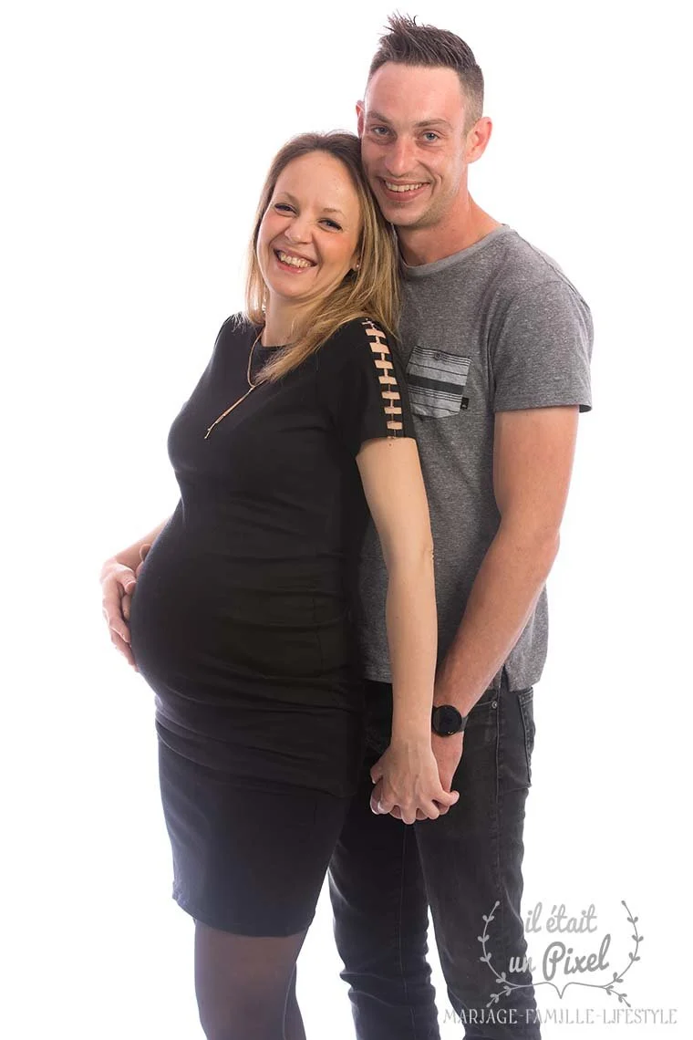 iletaitunpixel-jeremie-sangare-seance-photo-grossesse-shooting-ventre-rond-future_maman-en-studio-vendee-sables-olonne-fslabrtny_17-1140px.jpg