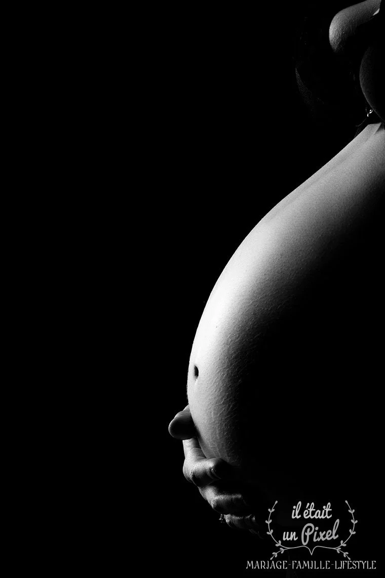 iletaitunpixel-jeremie-sangare-seance-photo-grossesse-shooting-ventre-rond-future_maman-en-studio-vendee-sables-olonne-fslabrtny_41-1140px.jpg