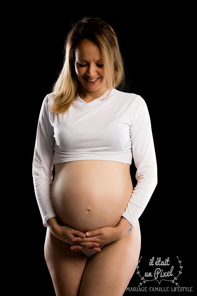 iletaitunpixel-jeremie-sangare-seance-photo-grossesse-shooting-ventre-rond-future_maman-en-studio-vendee-sables-olonne-fslabrtny_47-1140px.jpg
