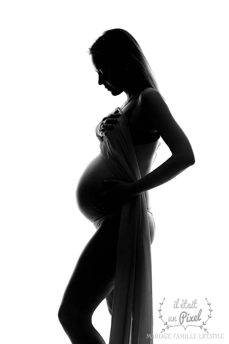 iletaitunpixel-jeremie-sangare-seance-photo-grossesse-shooting-ventre-rond-future_maman-en-studio-vendee-sables-olonne-fslabrtny_55-1140px.jpg