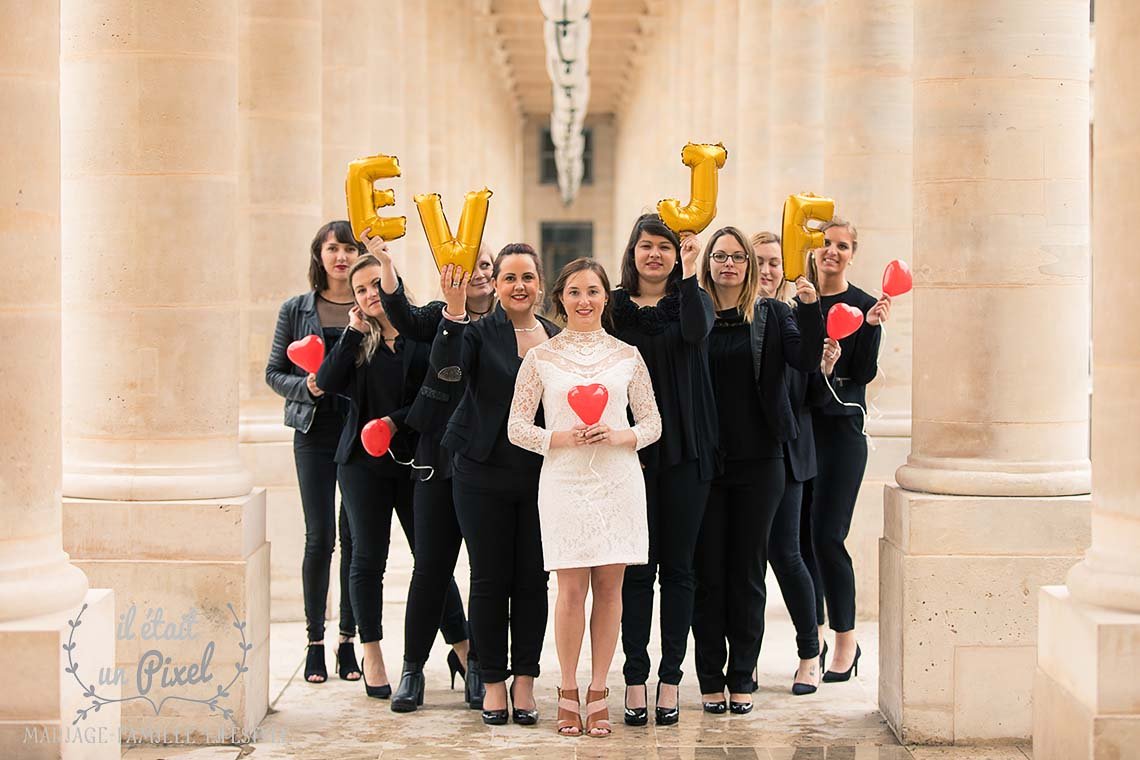 Shooting photo EVJF à Paris au Palais Royal pour Adeline