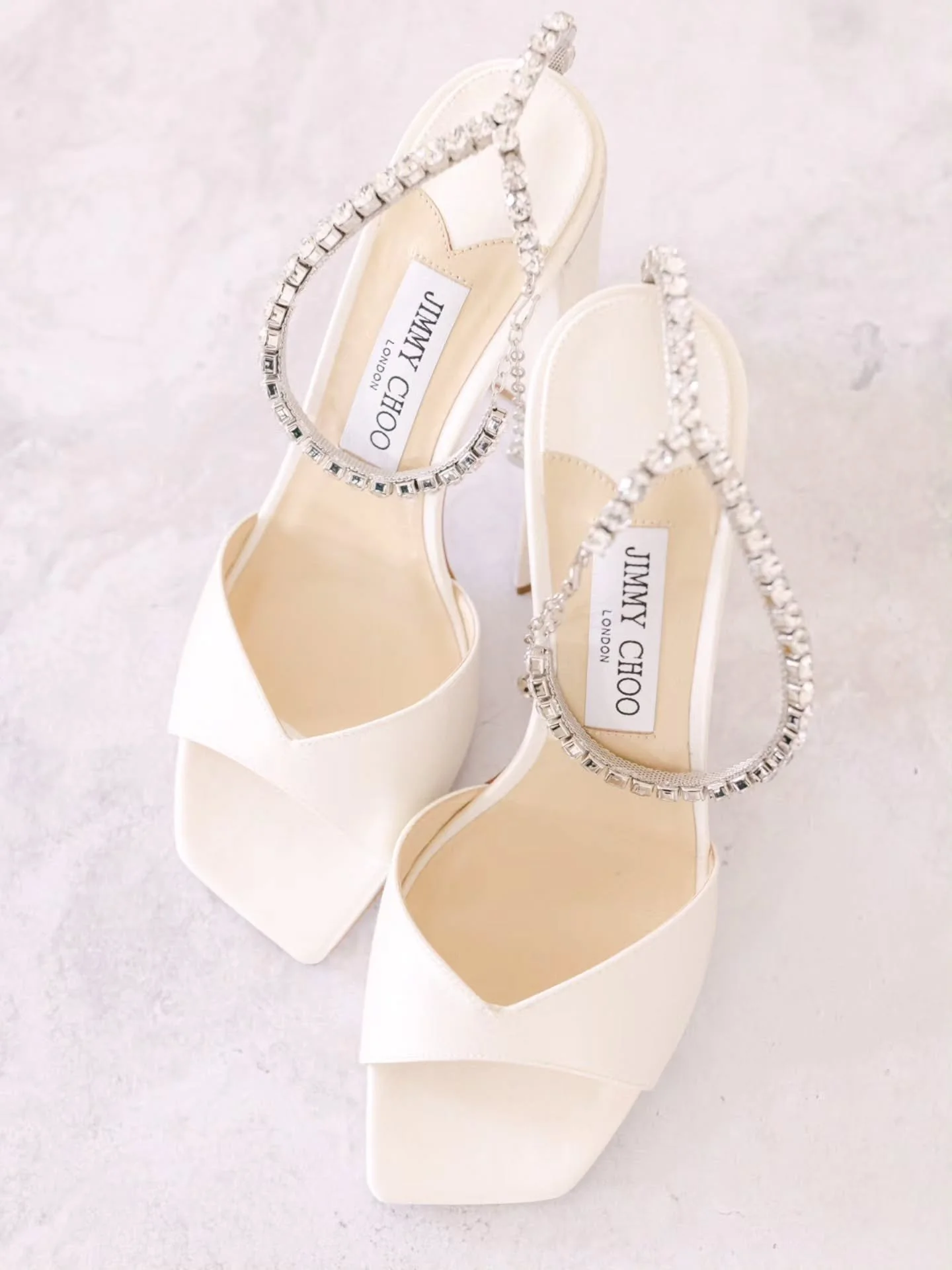 Taking you behind the scenes during bridal getting ready, it's Saturday morning 😊✨️

@domainedeletabliere85 
@comme.une.alchimie 
@audreylangouet.mua 
@ecilacouture 
@foliedouce_flower 
@marionpapiermachine 
@marionsnousdanslesbois 
@laparenthesemak