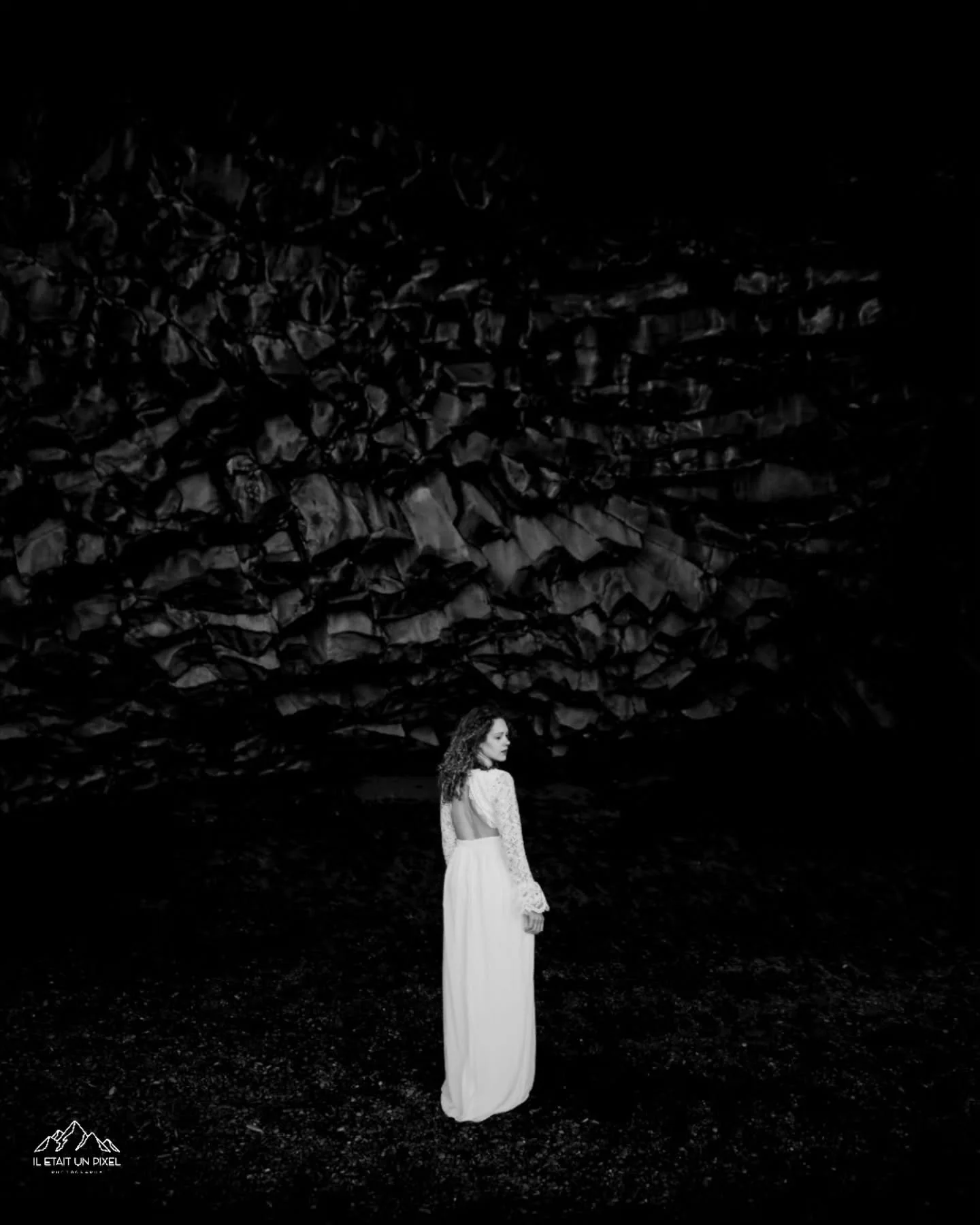 I can't believe that one of the most epic places on Earth is just...gone 😱

After the recent storms in Europe, access to the famous and iconic Reynisfjara black sand beach has been (temporarily I hope) forbidden. A huge part of the cliff has collaps