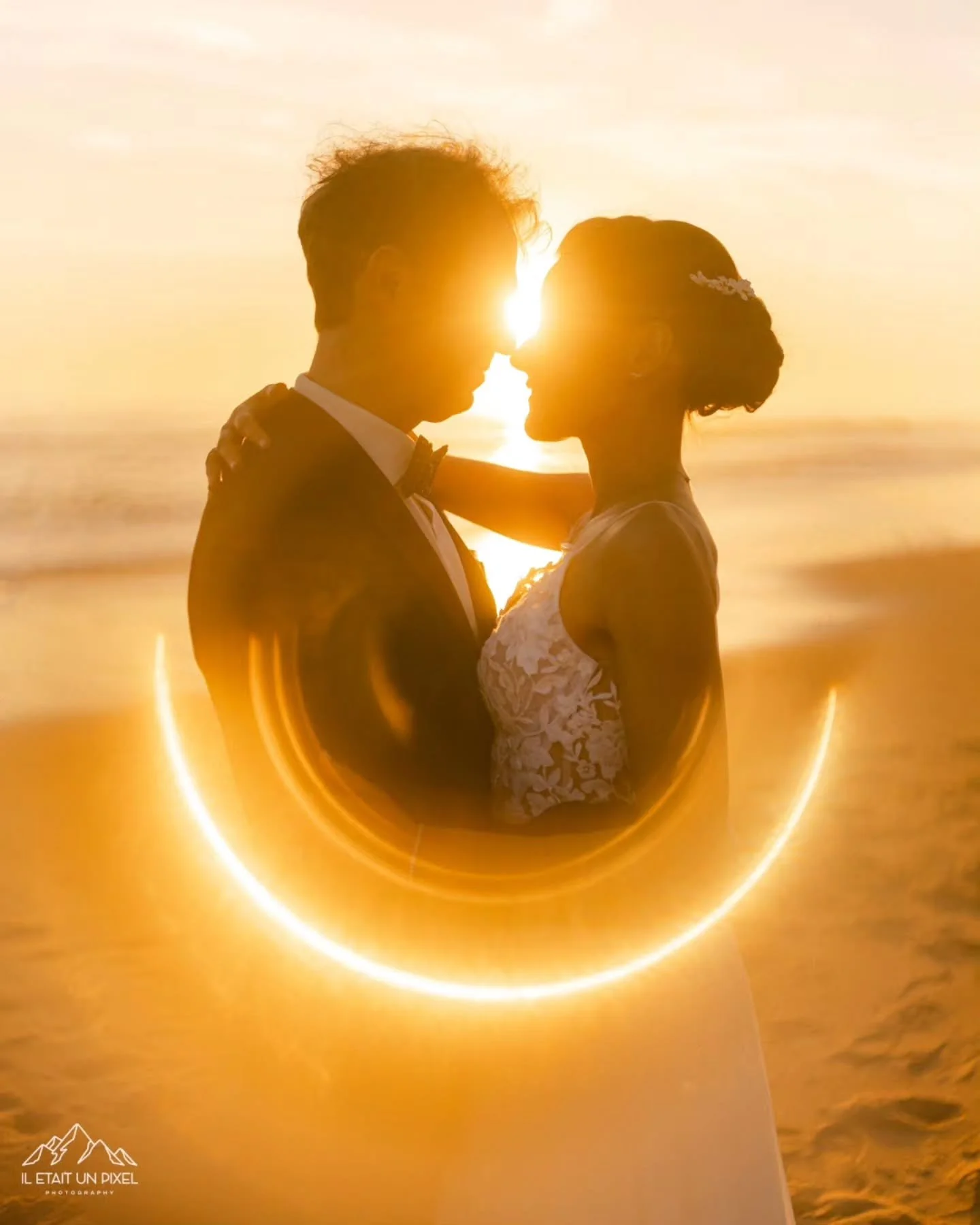 What a fun time we had for the civil wedding of A&amp;M in @restaurant_cayola 🌊 And in a few weeks part #2 will be in @domaine.de.brandois ✨️

HMUA @salonannab + @dessangelessablesdolonne