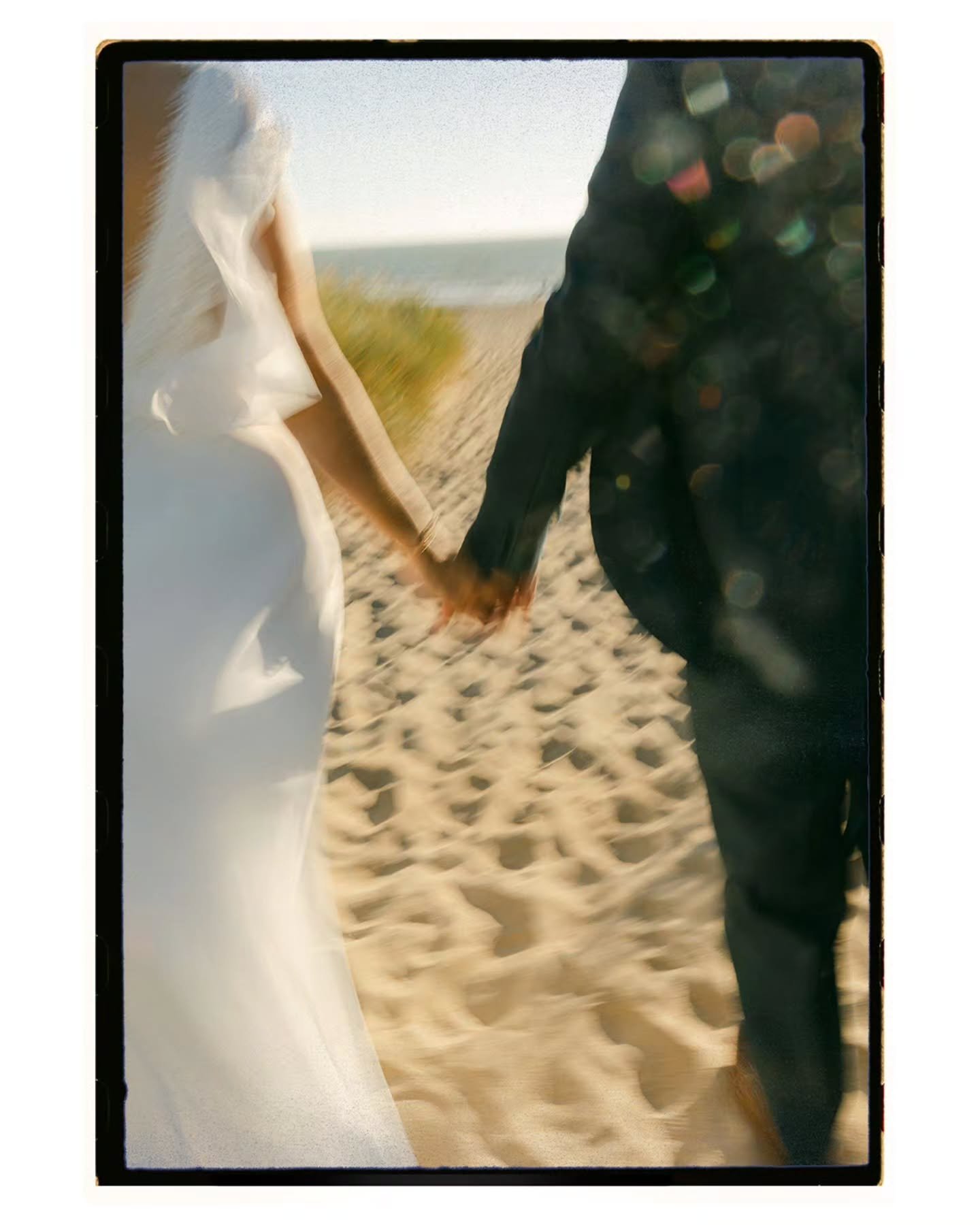 Just delivered ✨️ A wedding on a beautiful island nearby, with the ceremony overlooking the ocean 🌊 so much energy and emotion, and this venue... 😳 @hotelpuntalara As usual delicate and lovely florals by @nuancesflorales beauty team @maisonsmelissa