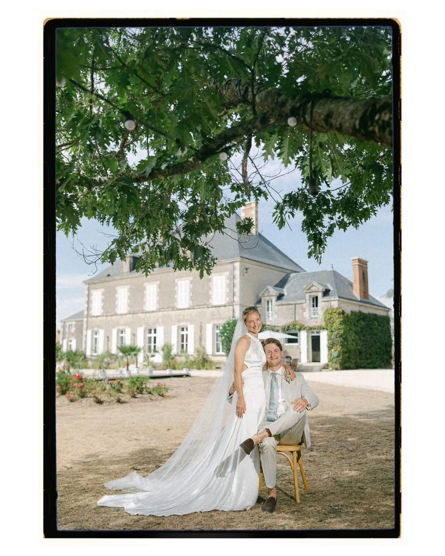 Sneak peeks from last Saturday ✨️ 

Something about getting married in the family ch&acirc;teau, having your son being baptised on the day after in the little chapel in the estate, with all your relatives and friends coming from abroad to all meet he