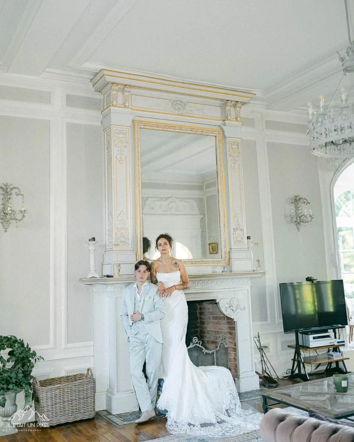 Just delivered: A+T on 35mm Film ✨️ scans by @carmencitafilmlab 

Their laidback 2-day wedding in beautiful @domainedeletabliere85 was both refined and ever so chill, at their image!

With @event_et_vous @garmillaevents @scenario_traiteur @verttige_f