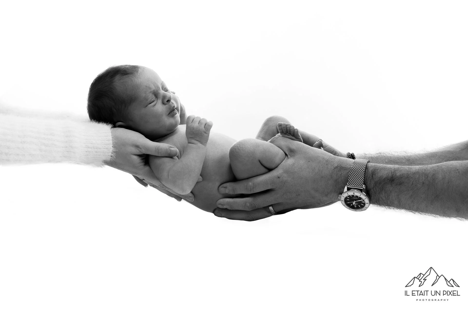 iletaitunpixel-jeremie-sangare-seance-photo-naissance-studio-shooting-bebe-nouveau-ne-newborn-posing-vendee-sables-d-olonne-mma_80-1920px.jpg
