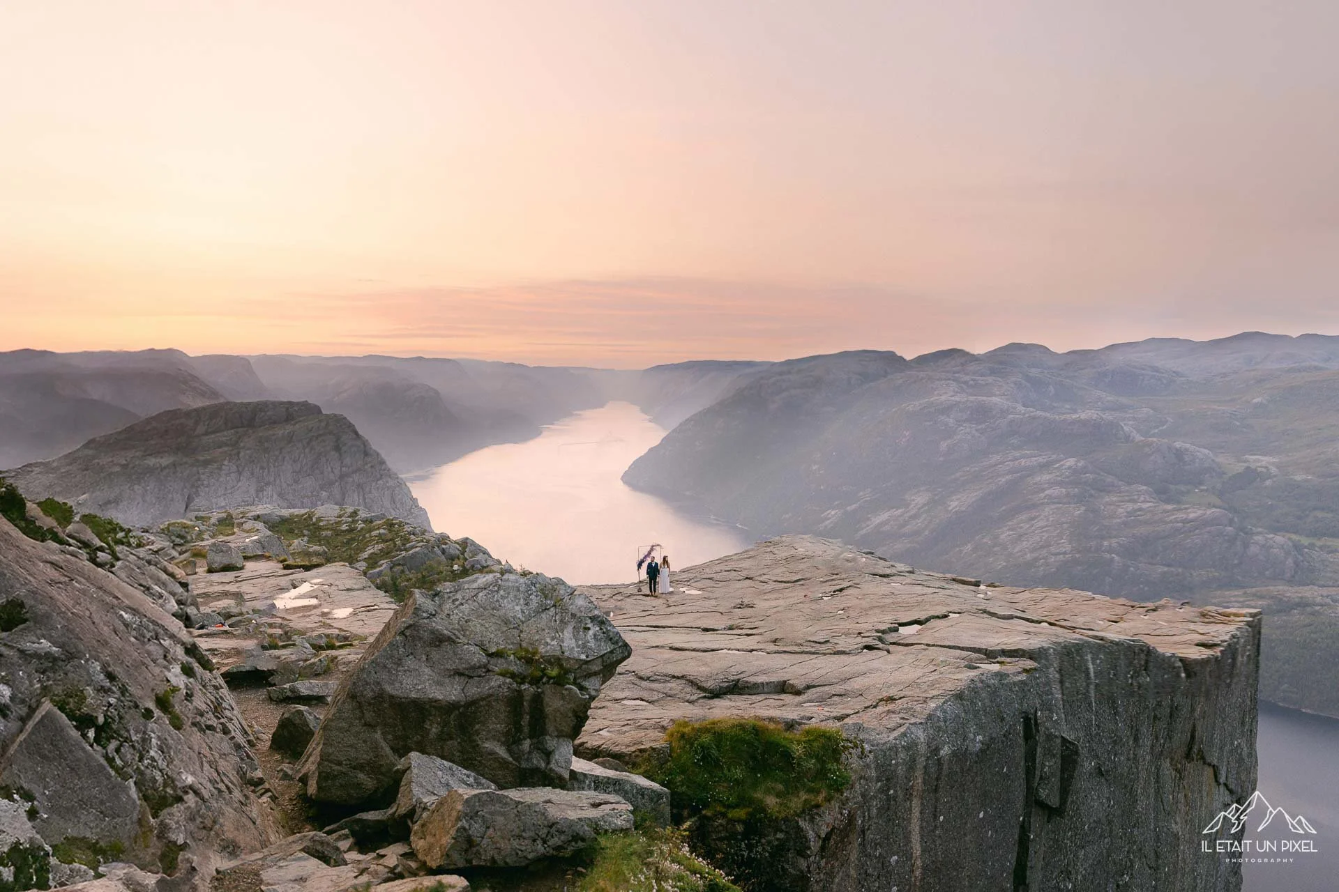 iletaitunpixel-jeremie-sangare-adventure-elopement-photographer-norway-prekestolen-fjord-m181-pf92--1920px.jpg