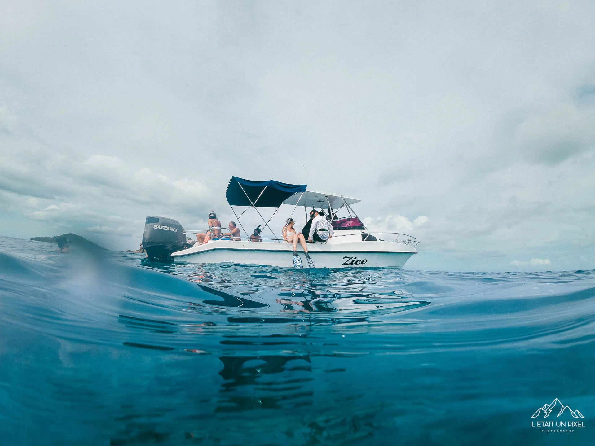 iletaitunpixel-jeremie-sangare-destination-adventure-elopement-wedding-and-honeymoon-photographer-seychelles-underwater-m169-pf53-260-1920px.jpg