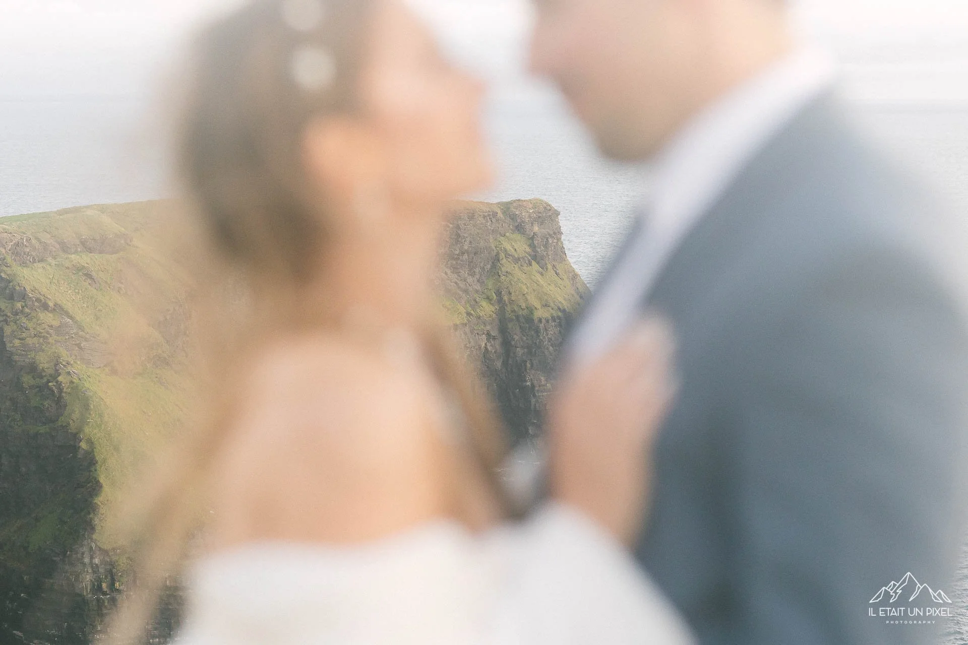 iletaitunpixel-jeremie-sangare-destination-adventure-elopement-and-wedding-photographer-france-italy-ireland-cliffs-moher-m145-pf45-240-1920px.jpg