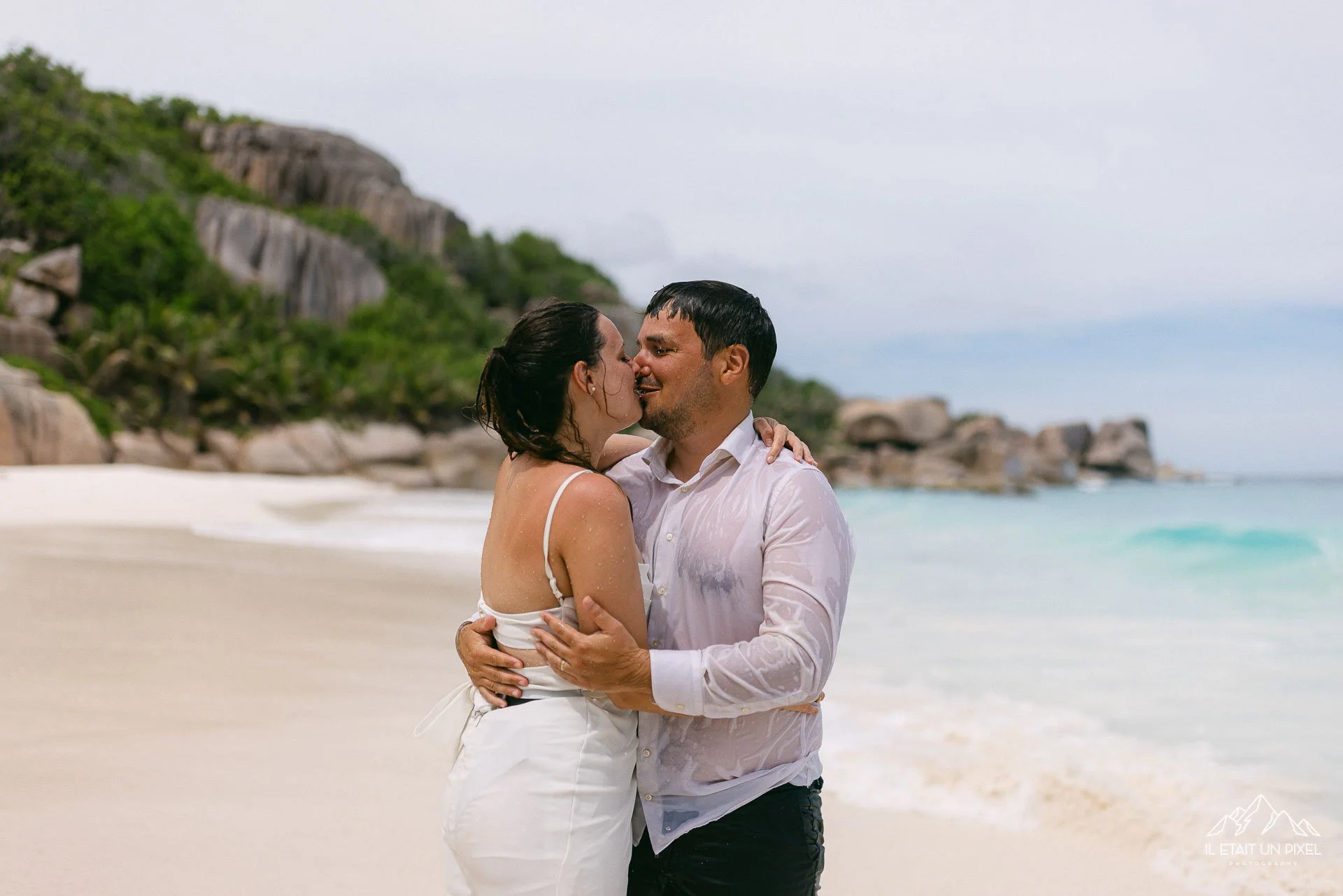 iletaitunpixel-jeremie-sangare-destination-adventure-elopement-wedding-and-honeymoon-photographer-seychelles-underwater-m169-pf68-351-1920px.jpg