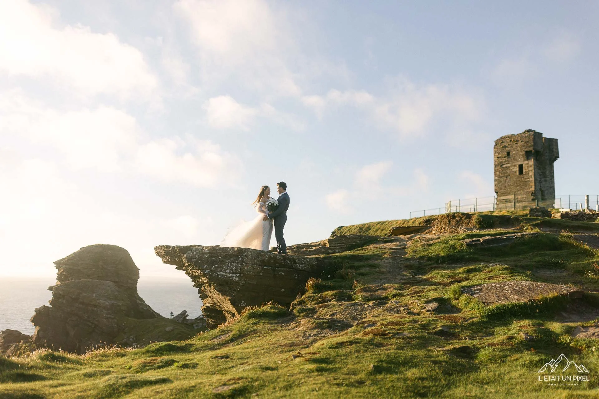 iletaitunpixel-jeremie-sangare-destination-adventure-elopement-and-wedding-photographer-france-italy-ireland-cliffs-moher-m145-pf36-157-1920px.jpg
