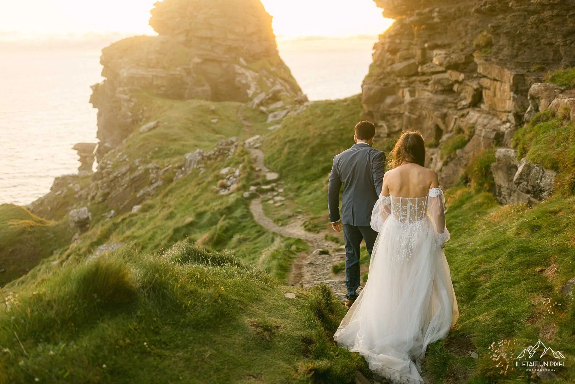 iletaitunpixel-jeremie-sangare-destination-adventure-elopement-and-wedding-photographer-france-italy-ireland-cliffs-moher-m145-pf30-207-1920px.jpg