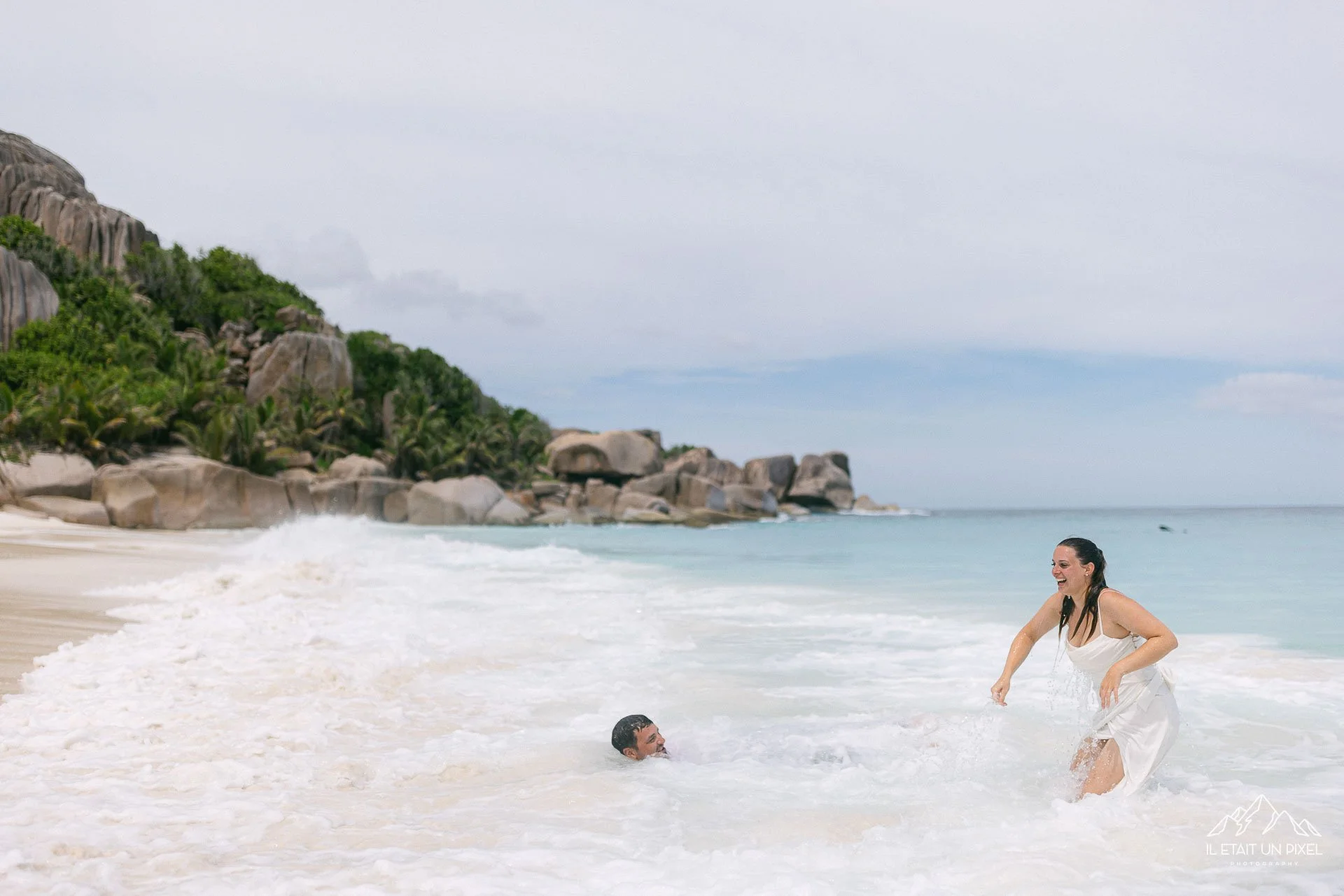 iletaitunpixel-jeremie-sangare-destination-adventure-elopement-wedding-and-honeymoon-photographer-seychelles-underwater-m169-pf66-349-1920px.jpg