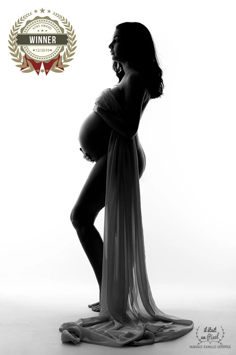 iletaitunpixel-jeremie-sangare-seance-photo-grossesse-shooting--future-maman-artistique-enceinte-studio-yvelines-cergy-sar_65-1140px.jpg