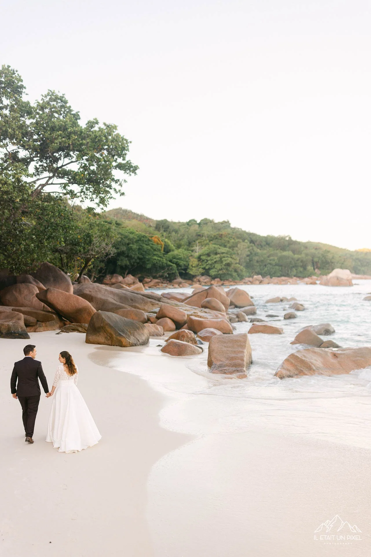 iletaitunpixel-jeremie-sangare-destination-adventure-elopement-wedding-and-honeymoon-photographer-seychelles-underwater-m169-pf20-025-1920px.jpg