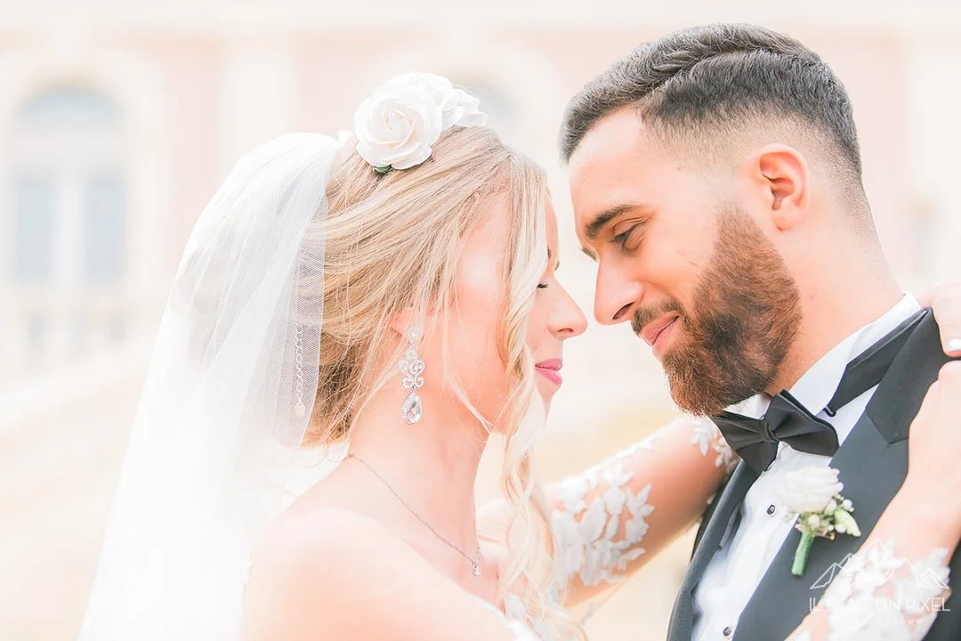 jeune marié amoureux et heureux