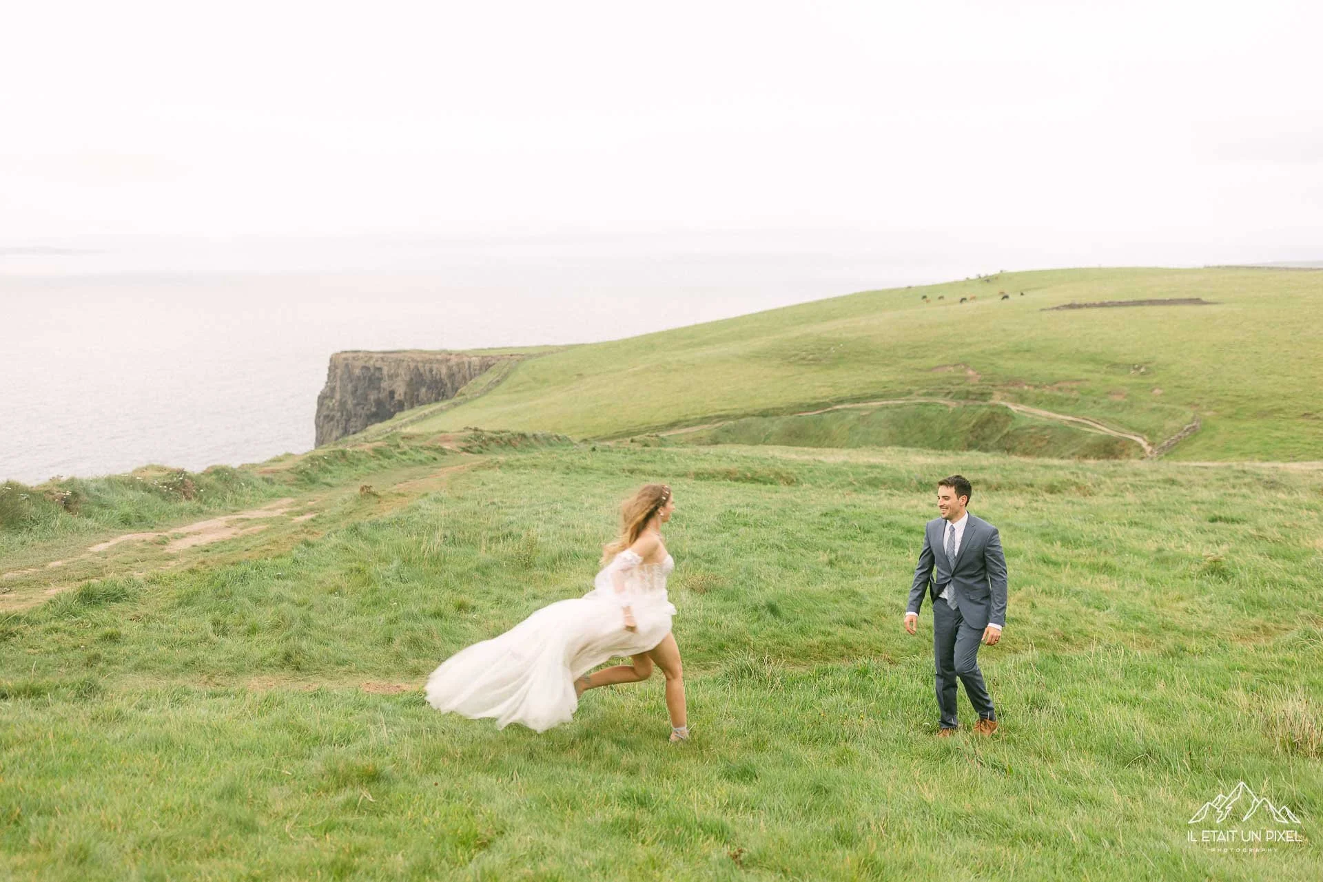 iletaitunpixel-jeremie-sangare-destination-adventure-elopement-and-wedding-photographer-france-italy-ireland-cliffs-moher-m145-pf62-344-1920px.jpg