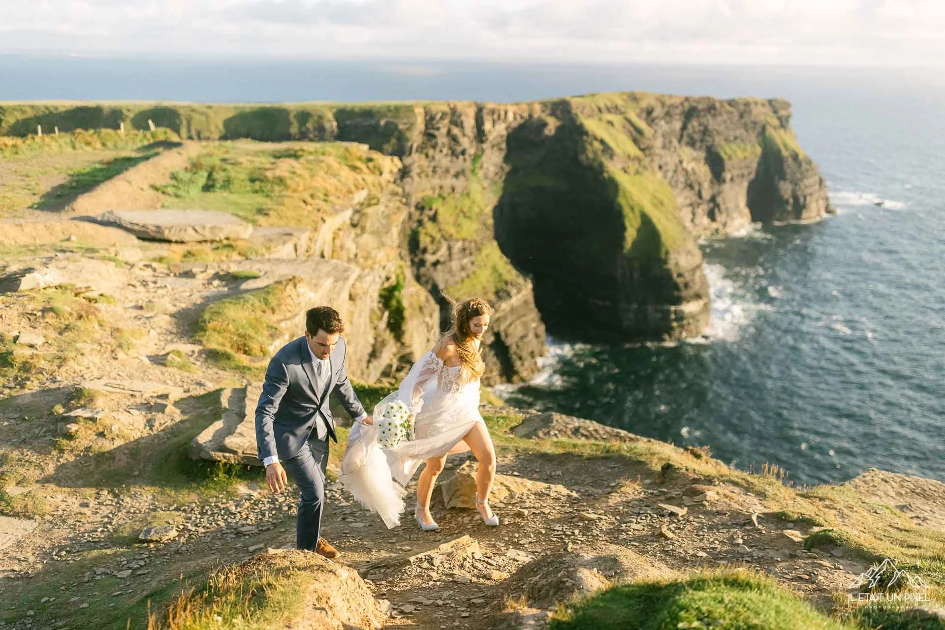 iletaitunpixel-jeremie-sangare-destination-adventure-elopement-and-wedding-photographer-france-italy-ireland-cliffs-moher-m145-pf31-133-1920px.jpg