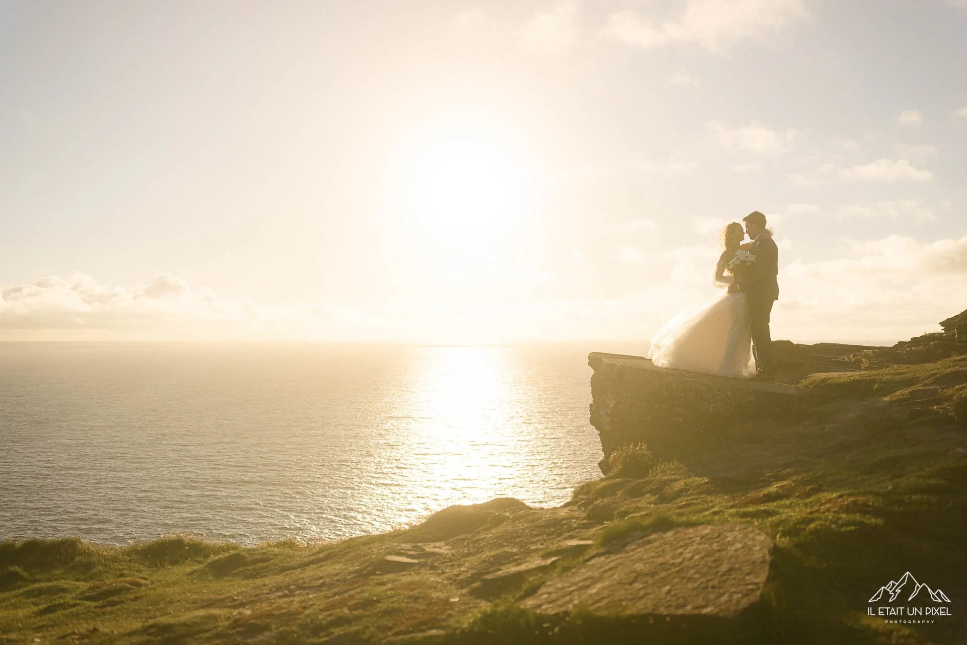 iletaitunpixel-jeremie-sangare-destination-adventure-elopement-and-wedding-photographer-france-italy-ireland-cliffs-moher-m145-pf35-148-1920px.jpg