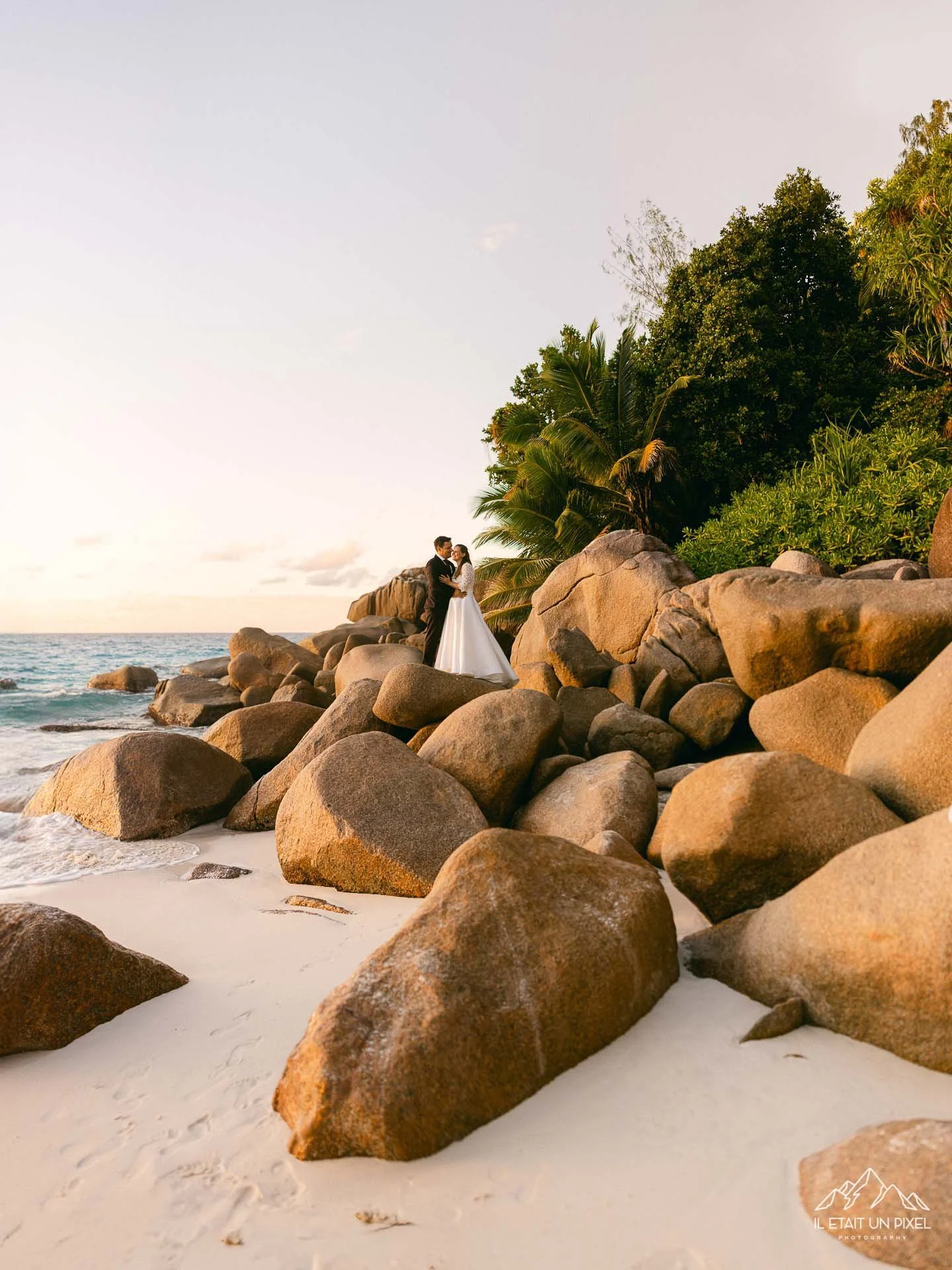 iletaitunpixel-jeremie-sangare-destination-adventure-elopement-wedding-and-honeymoon-photographer-seychelles-underwater-m169-pf85-461-1920px.jpg