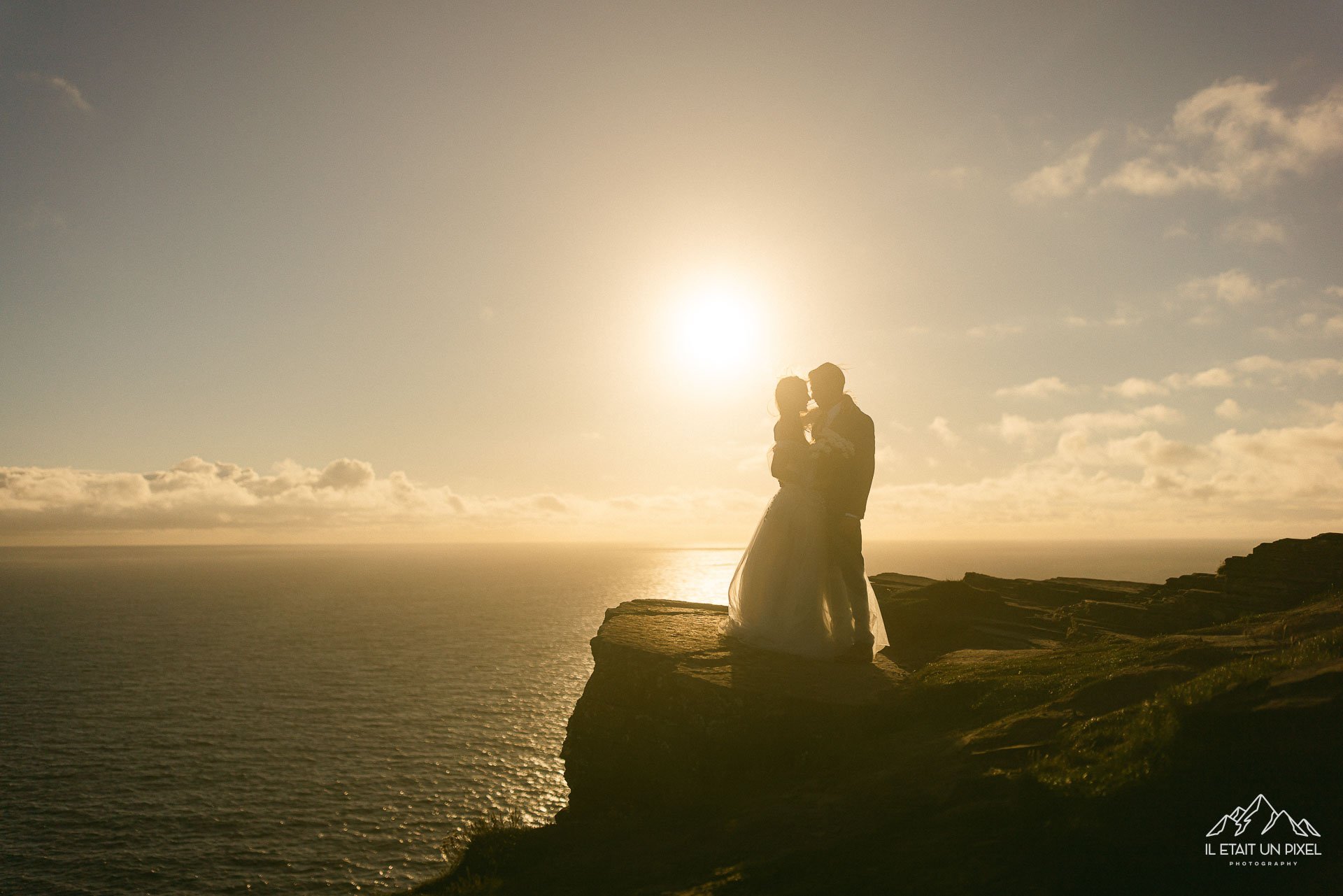 iletaitunpixel-jeremie-sangare-destination-adventure-elopement-and-wedding-photographer-france-italy-ireland-cliffs-moher-m145-pf09-146-1920px.jpg