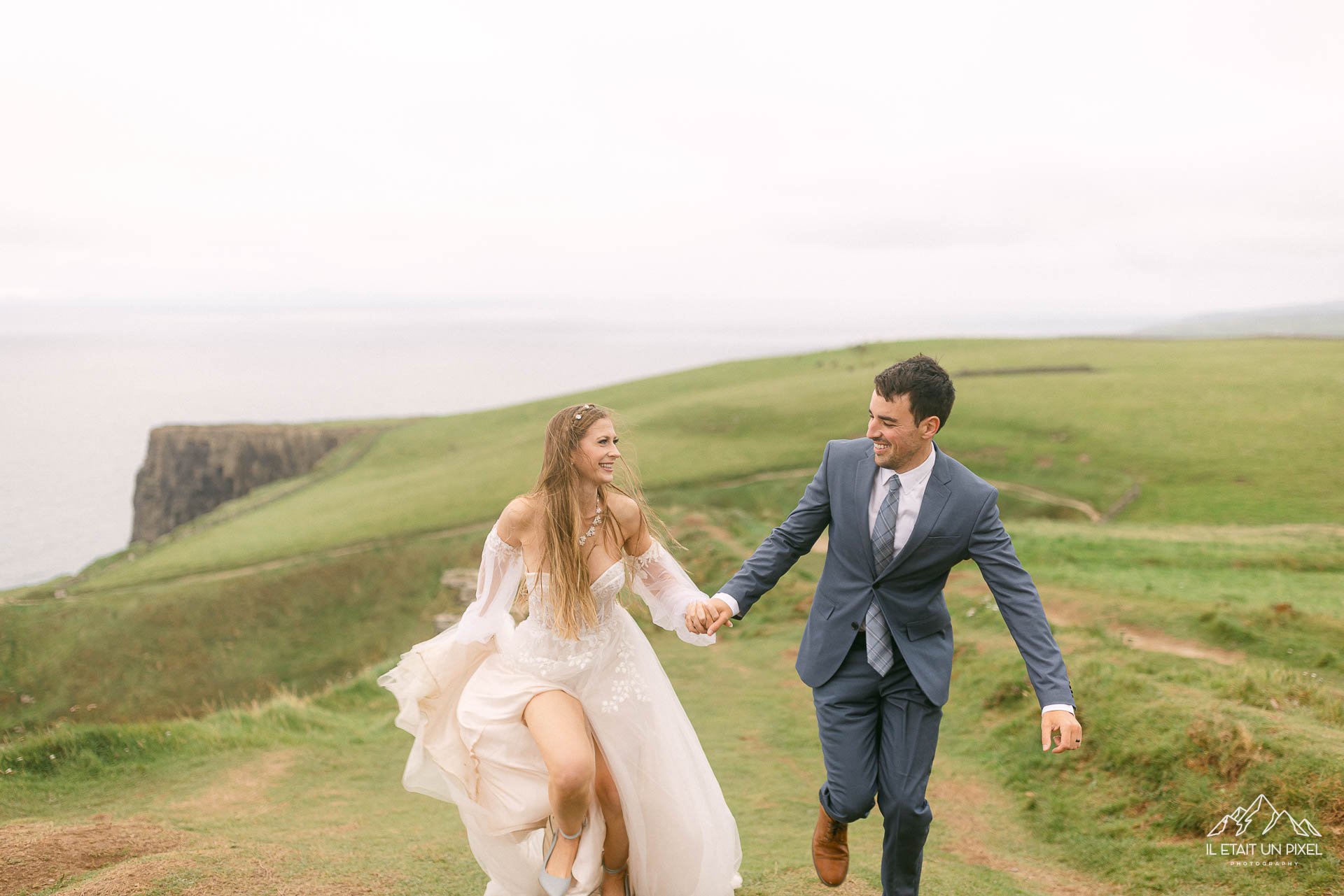 iletaitunpixel-jeremie-sangare-destination-adventure-elopement-and-wedding-photographer-france-italy-ireland-cliffs-moher-m145-pf58-331-1920px.jpg