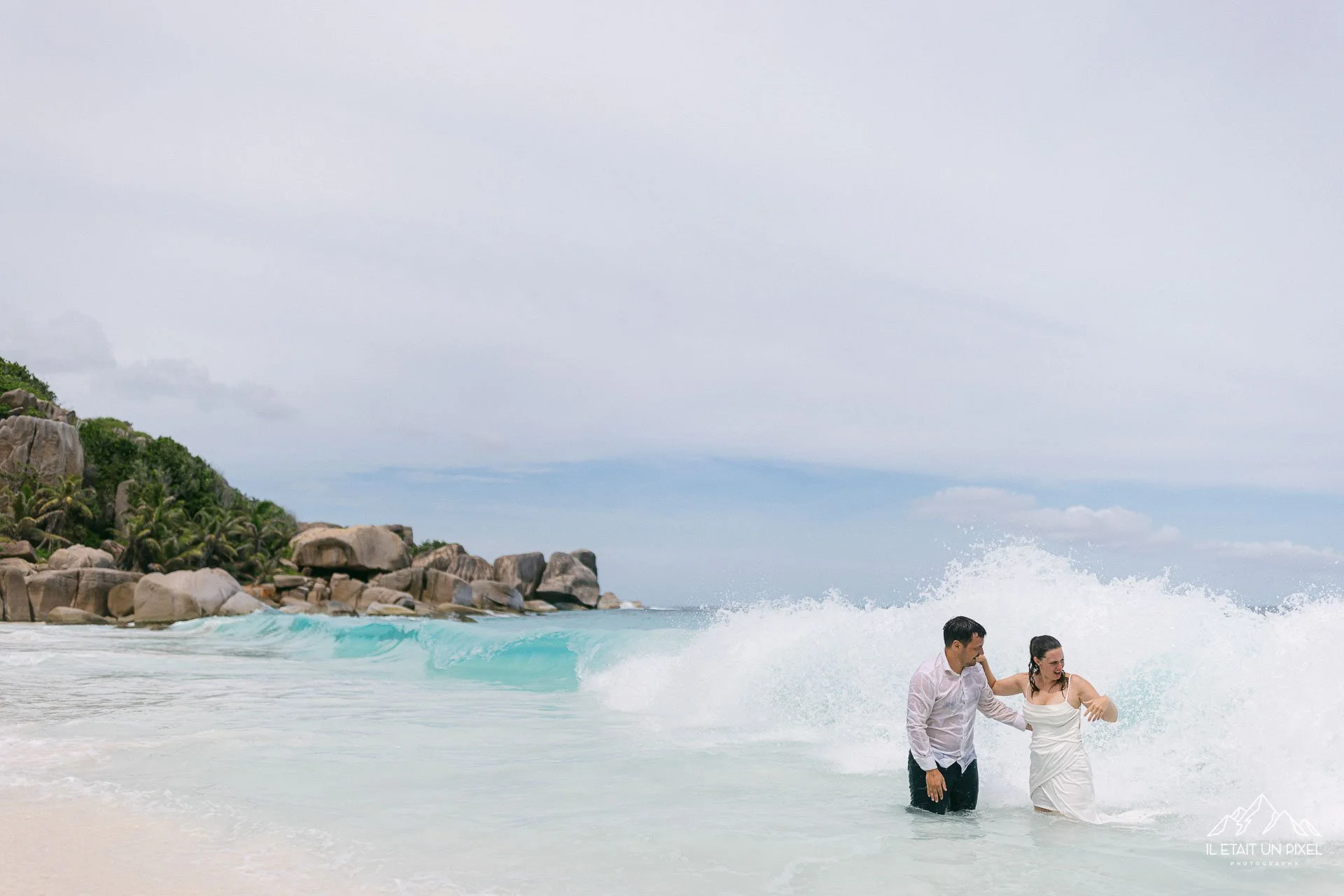 iletaitunpixel-jeremie-sangare-destination-adventure-elopement-wedding-and-honeymoon-photographer-seychelles-underwater-m169-pf64-345-1920px.jpg