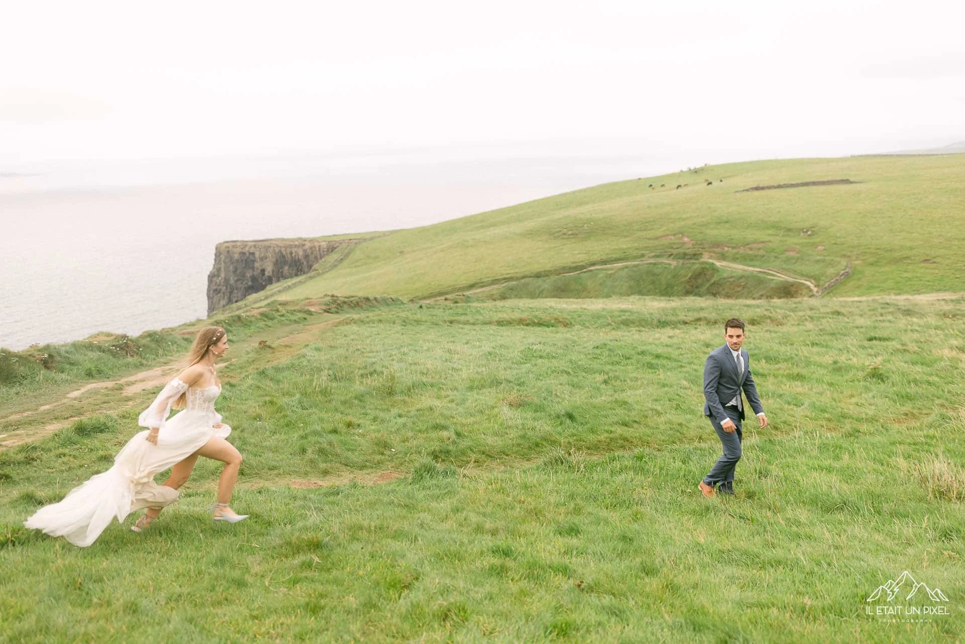 iletaitunpixel-jeremie-sangare-destination-adventure-elopement-and-wedding-photographer-france-italy-ireland-cliffs-moher-m145-pf60-341-1920px.jpg