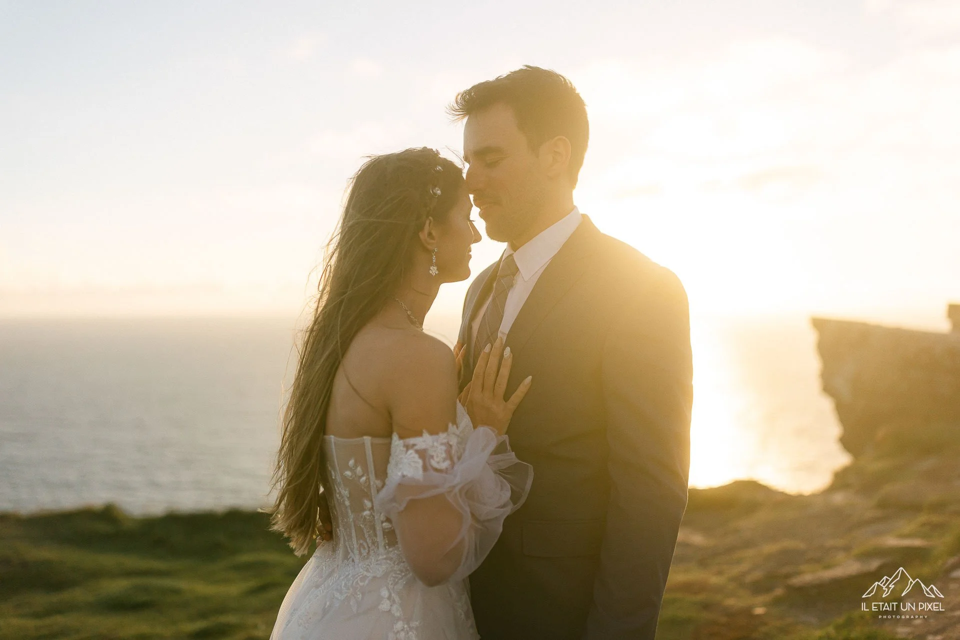 iletaitunpixel-jeremie-sangare-destination-adventure-elopement-and-wedding-photographer-france-italy-ireland-cliffs-moher-m145-pf43-185-1920px.jpg