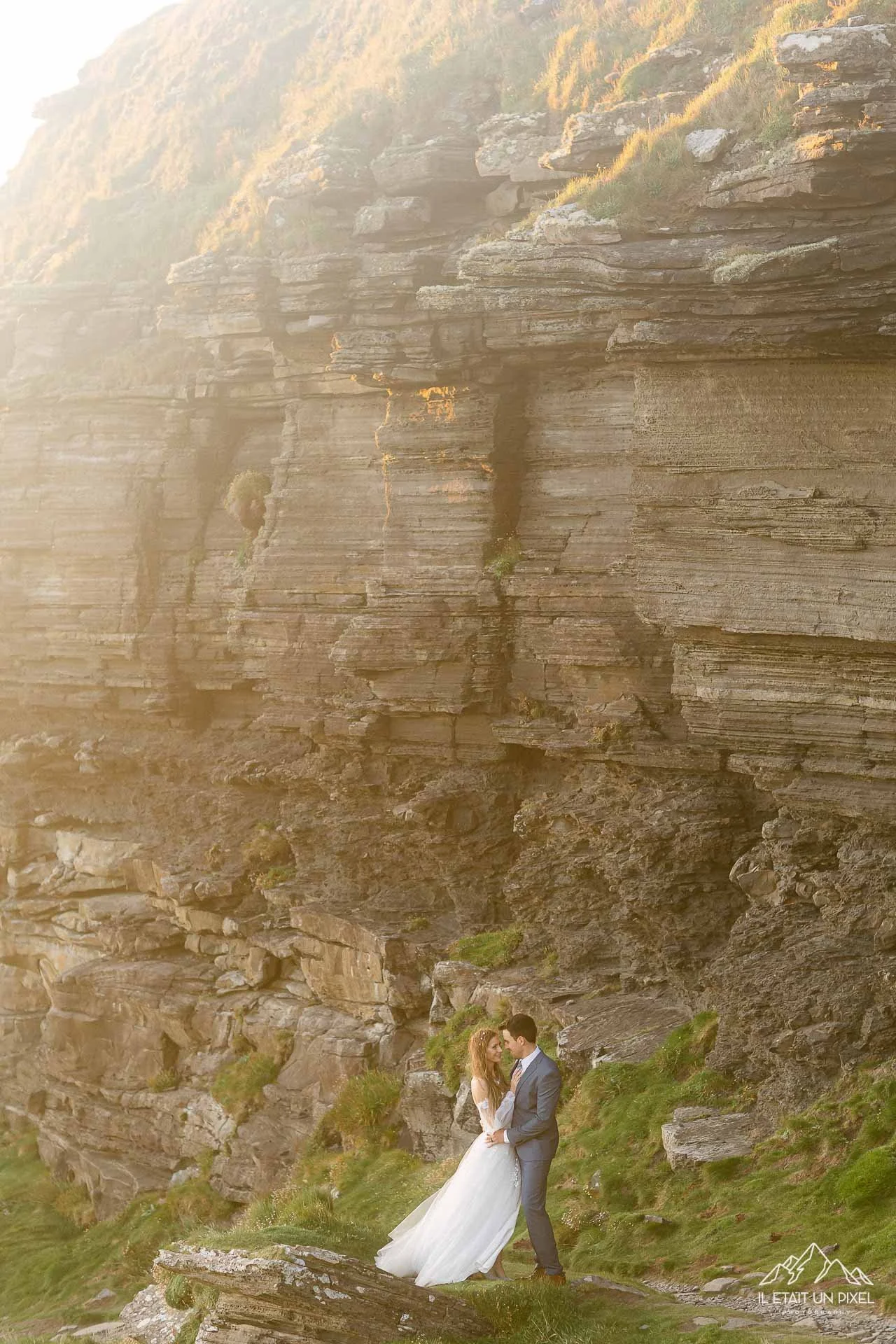 iletaitunpixel-jeremie-sangare-destination-adventure-elopement-and-wedding-photographer-france-italy-ireland-cliffs-moher-m145-pf44-218-1920px.jpg