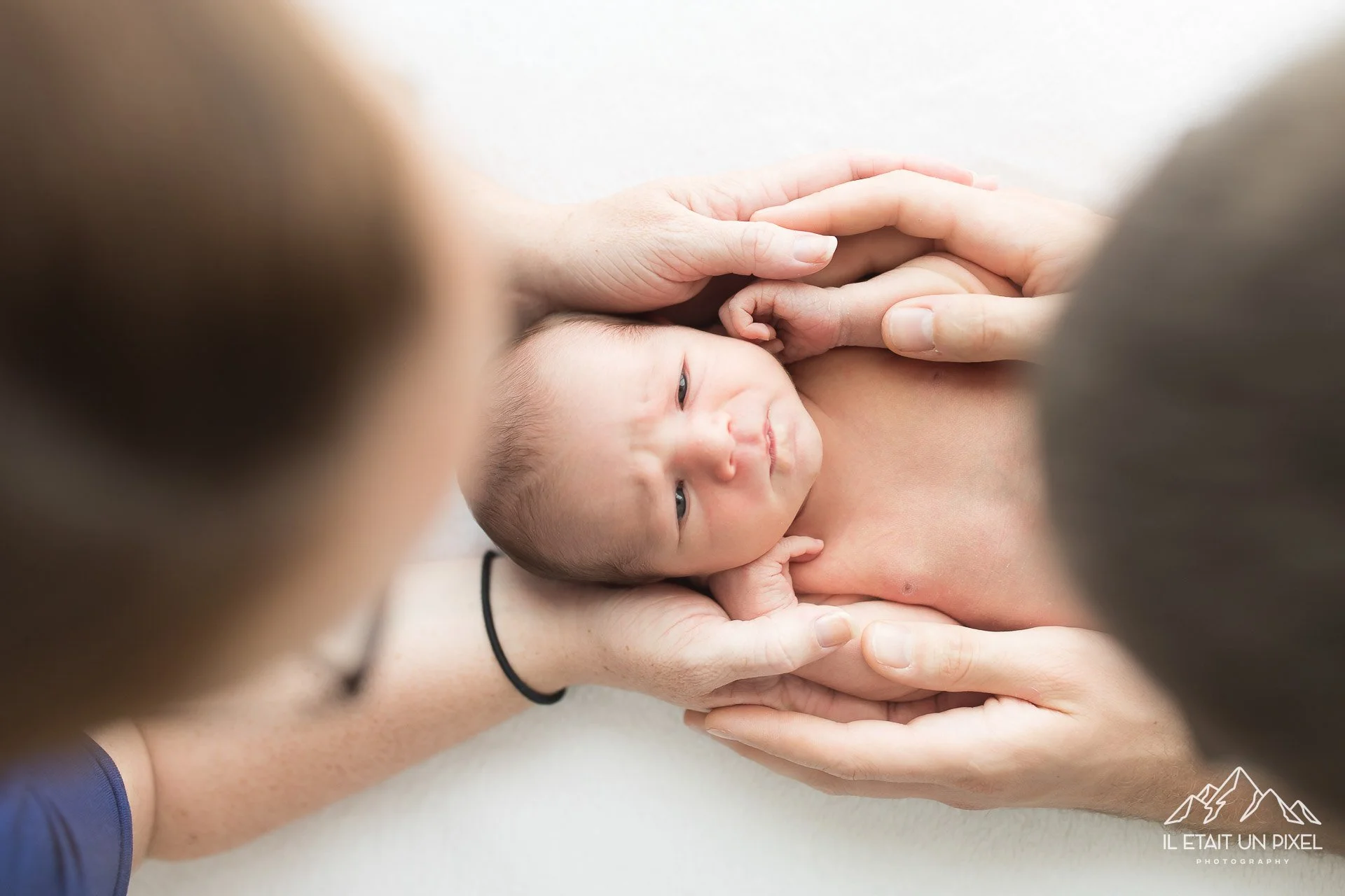 iletaitunpixel-jeremie-sangare-seance-photo-naissance-studio-bebe-newborn-posing-vendee-sables-d-olonne-mmephc_01-1920px.jpg