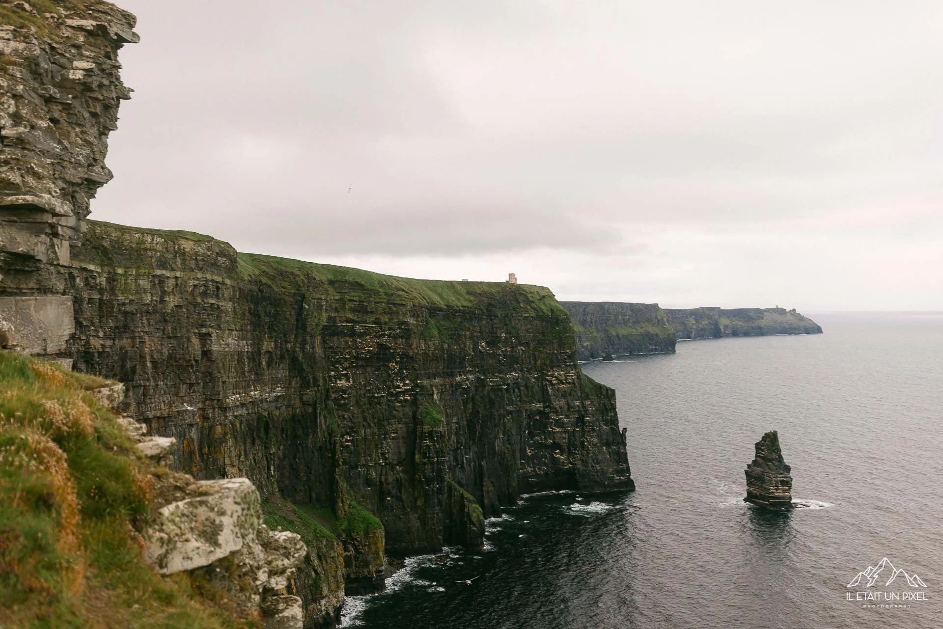 iletaitunpixel-jeremie-sangare-destination-adventure-elopement-and-wedding-photographer-france-italy-ireland-cliffs-moher-m145-pf56-312-1920px.jpg