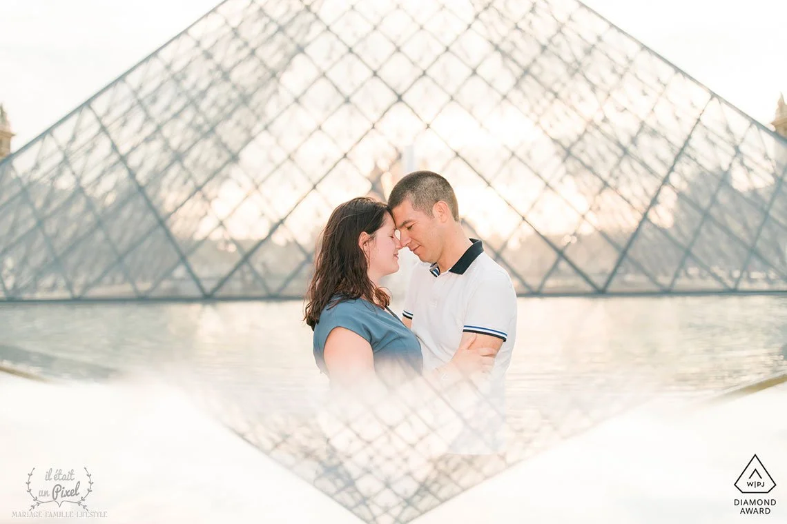 iletaitunpixel-jeremie-sangare-fine-art-destination-wedding-elopement-photographer-paris-couple-engagement-photoshoot-louvre-sunset-carmial_134-1140px.jpg
