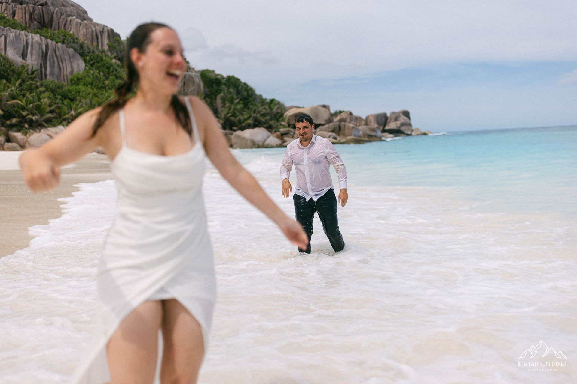 iletaitunpixel-jeremie-sangare-destination-adventure-elopement-wedding-and-honeymoon-photographer-seychelles-underwater-m169-pf67-350-1920px.jpg