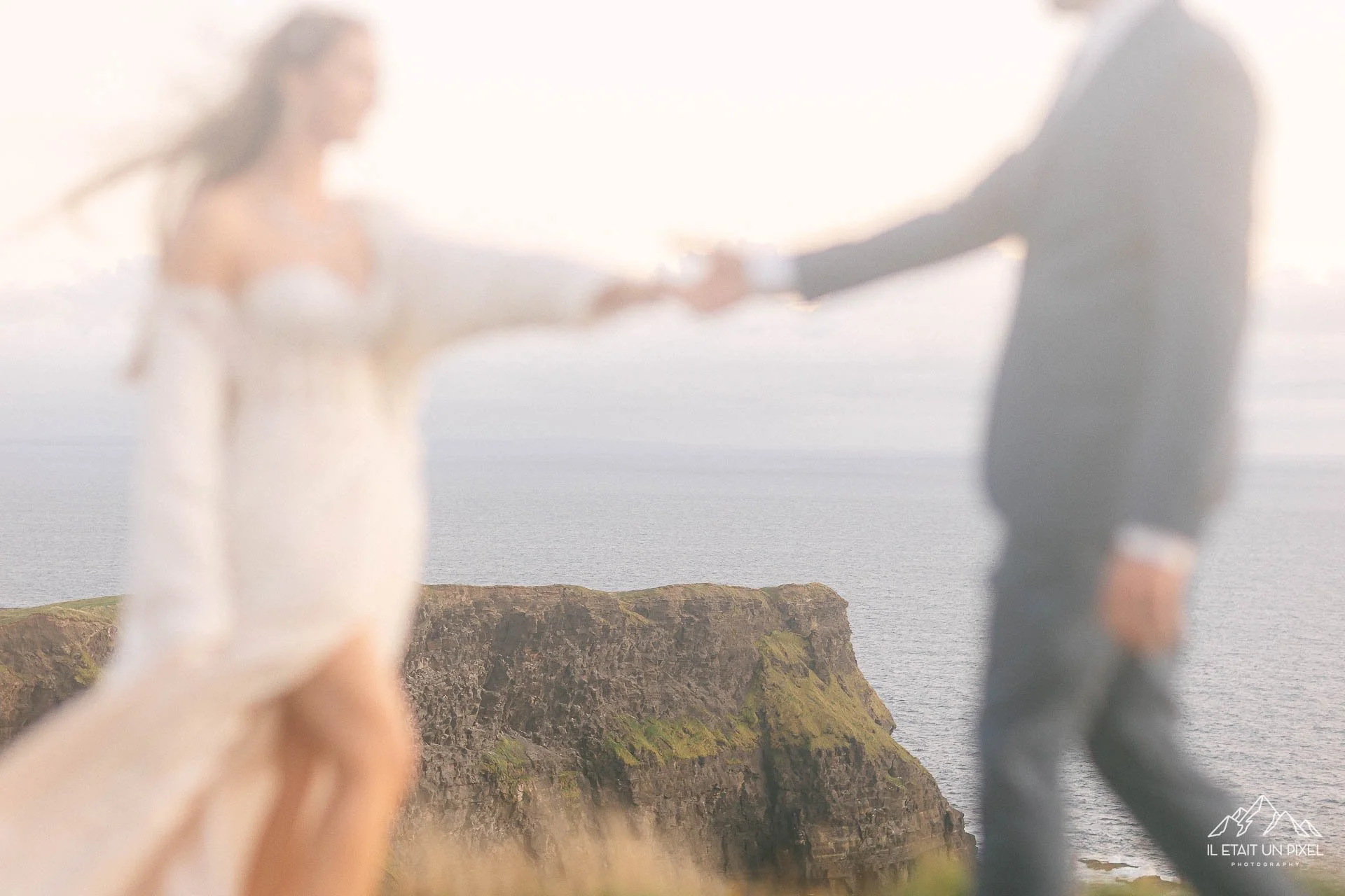 iletaitunpixel-jeremie-sangare-destination-adventure-elopement-and-wedding-photographer-france-italy-ireland-cliffs-moher-m145-pf48-248-1920px.jpg