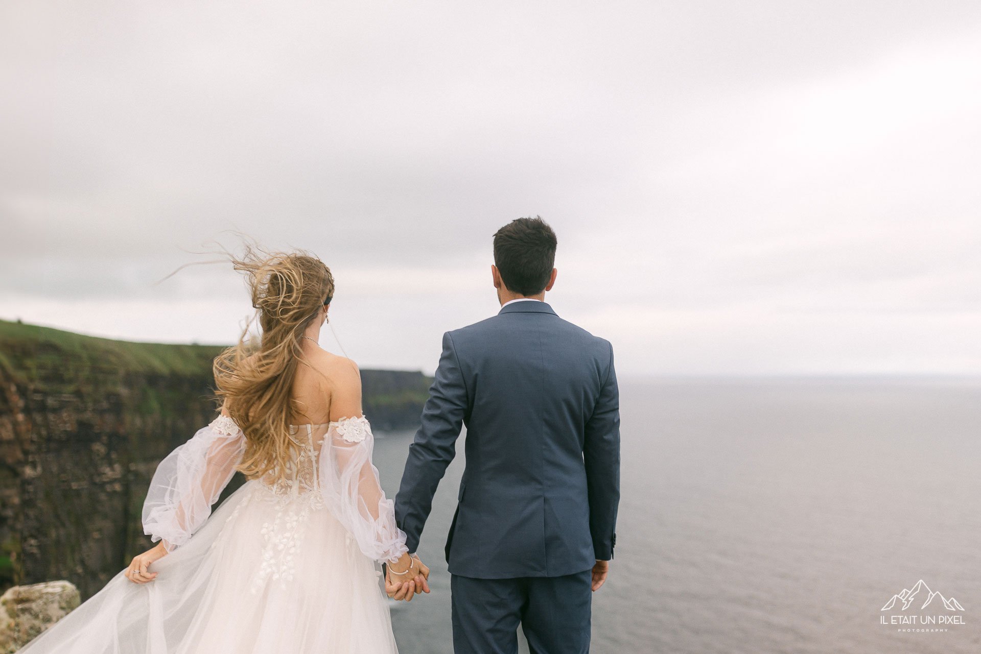 iletaitunpixel-jeremie-sangare-destination-adventure-elopement-and-wedding-photographer-france-italy-ireland-cliffs-moher-m145-pf57-316-1920px.jpg