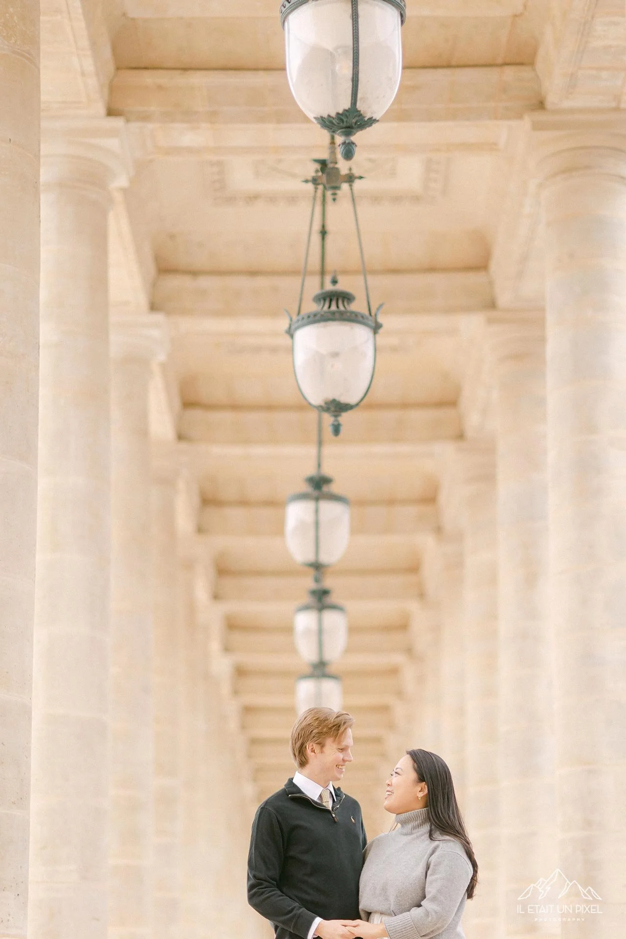 iletaitunpixel-jeremie-sangare-photographer-couple-photoshoot-engagement-session-paris-palais-royal-cthnk_42-1920px.jpg
