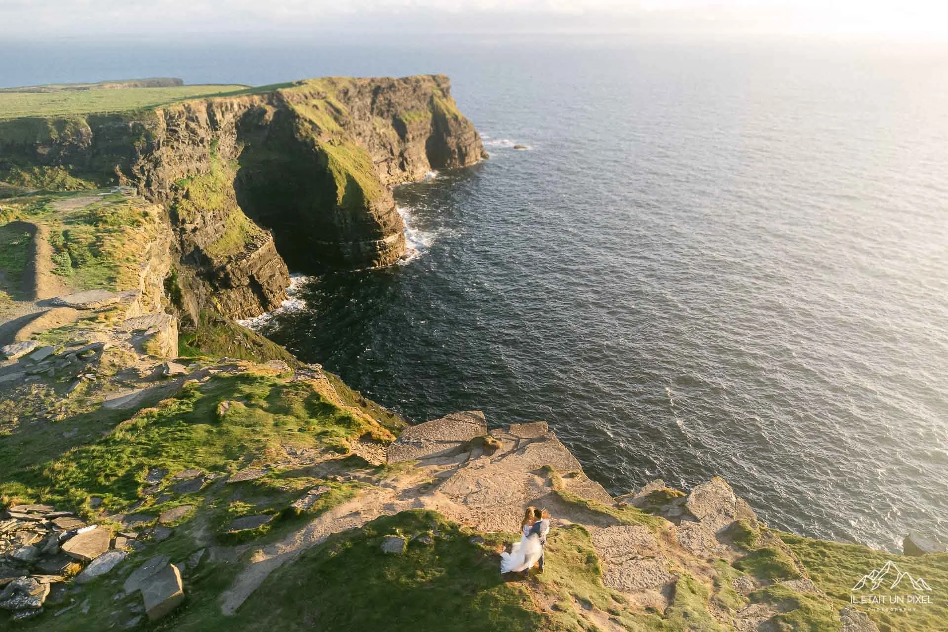 iletaitunpixel-jeremie-sangare-destination-adventure-elopement-and-wedding-photographer-france-italy-ireland-cliffs-moher-m145-pf37-166-1920px.jpg