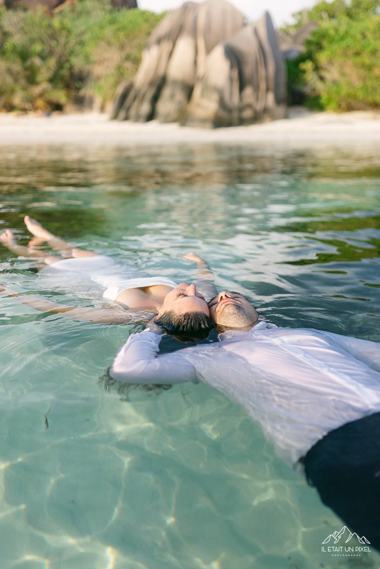 iletaitunpixel-jeremie-sangare-destination-adventure-elopement-wedding-and-honeymoon-photographer-seychelles-underwater-m169-pf79-398-1920px.jpg