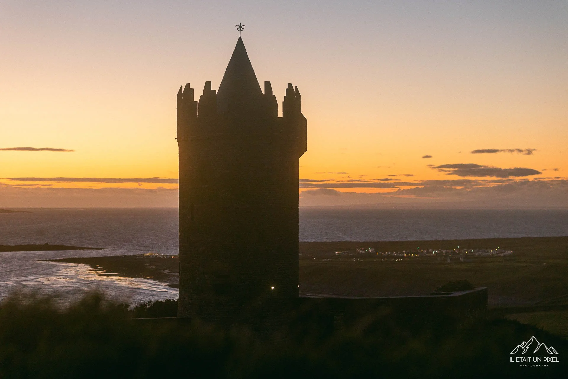 iletaitunpixel-jeremie-sangare-destination-adventure-elopement-and-wedding-photographer-france-italy-ireland-cliffs-moher-m145-pf65-254-1920px.jpg