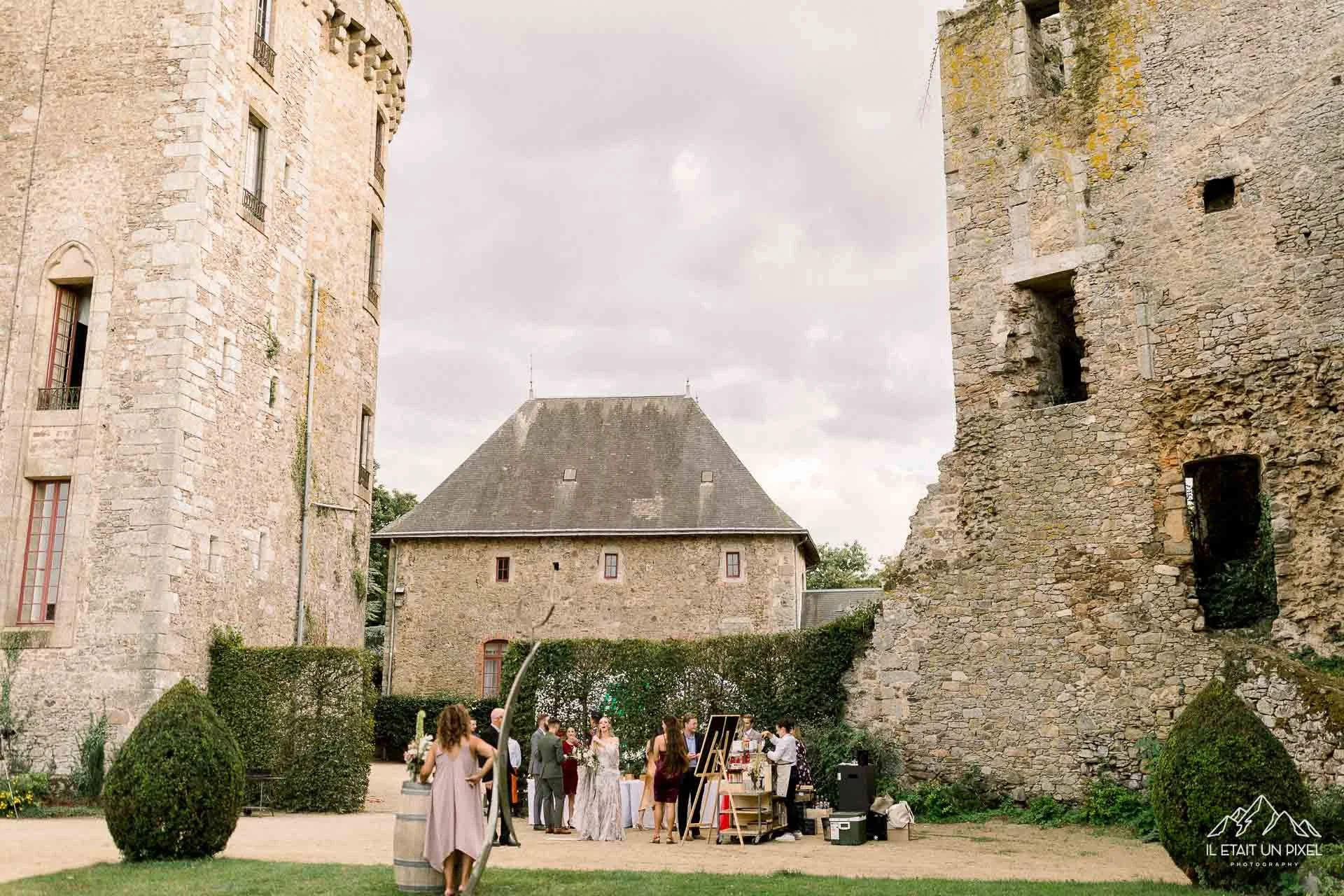iletaitunpixel-jeremie-sangare-destination-wedding-photographer-france-italy-multi-days-chateau-celebration-flocelliere-m100-pf85-443-1920px.jpg