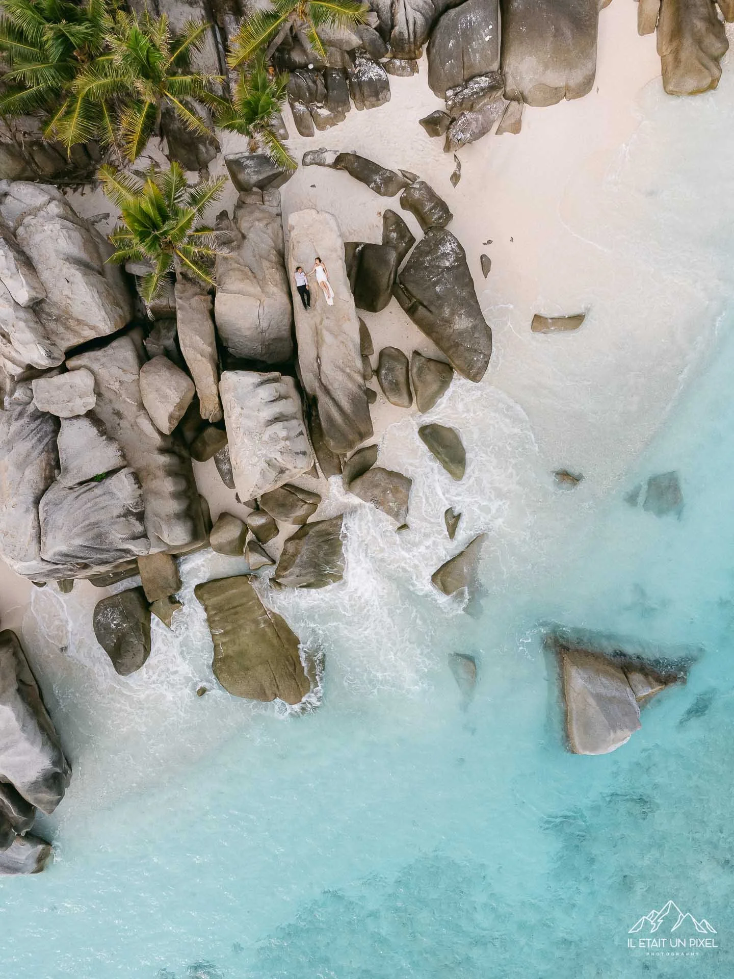 iletaitunpixel-jeremie-sangare-destination-adventure-elopement-wedding-and-honeymoon-photographer-seychelles-underwater-m169-pf10-378-1920px.jpg