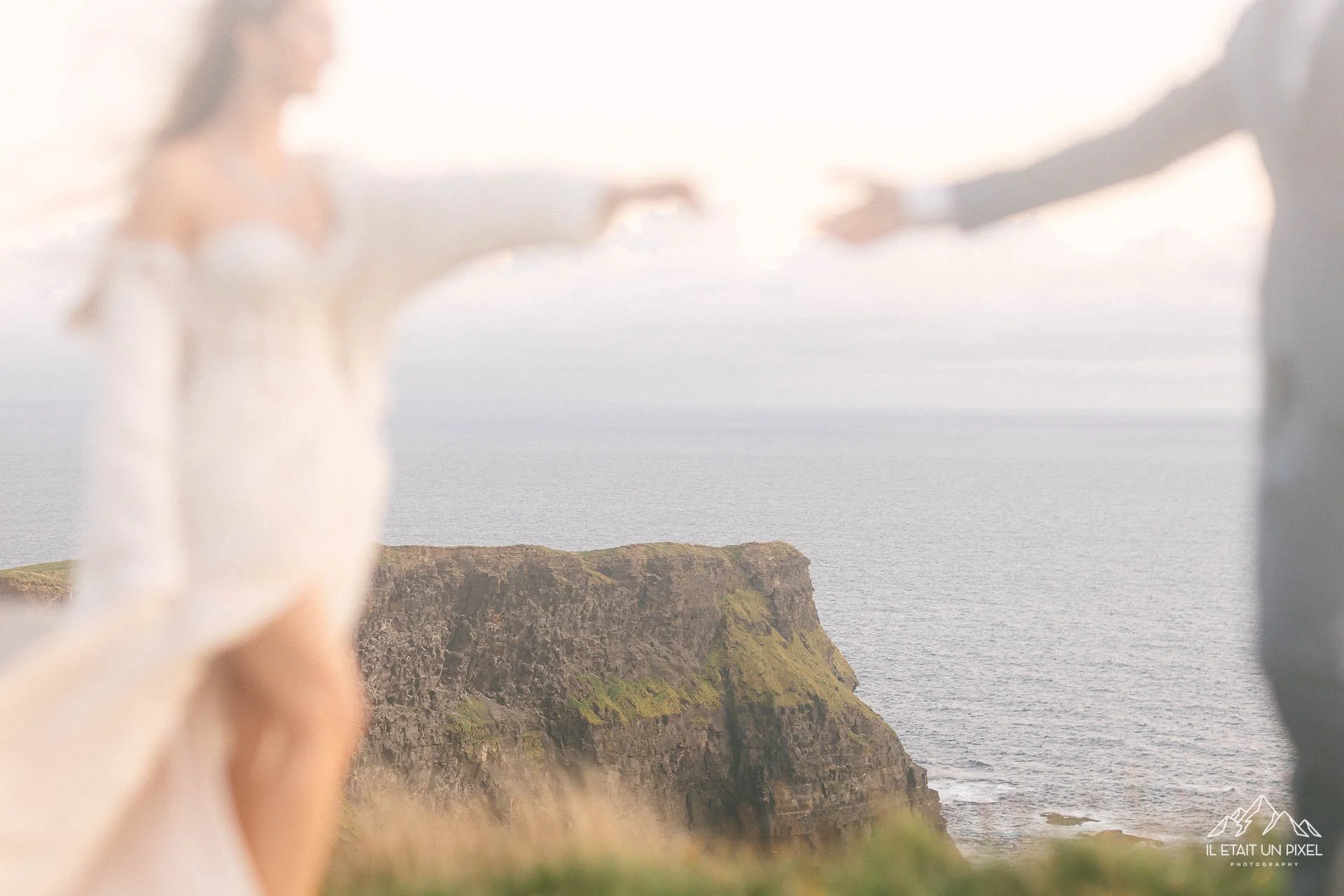 iletaitunpixel-jeremie-sangare-destination-adventure-elopement-and-wedding-photographer-france-italy-ireland-cliffs-moher-m145-pf47-247-1920px.jpg